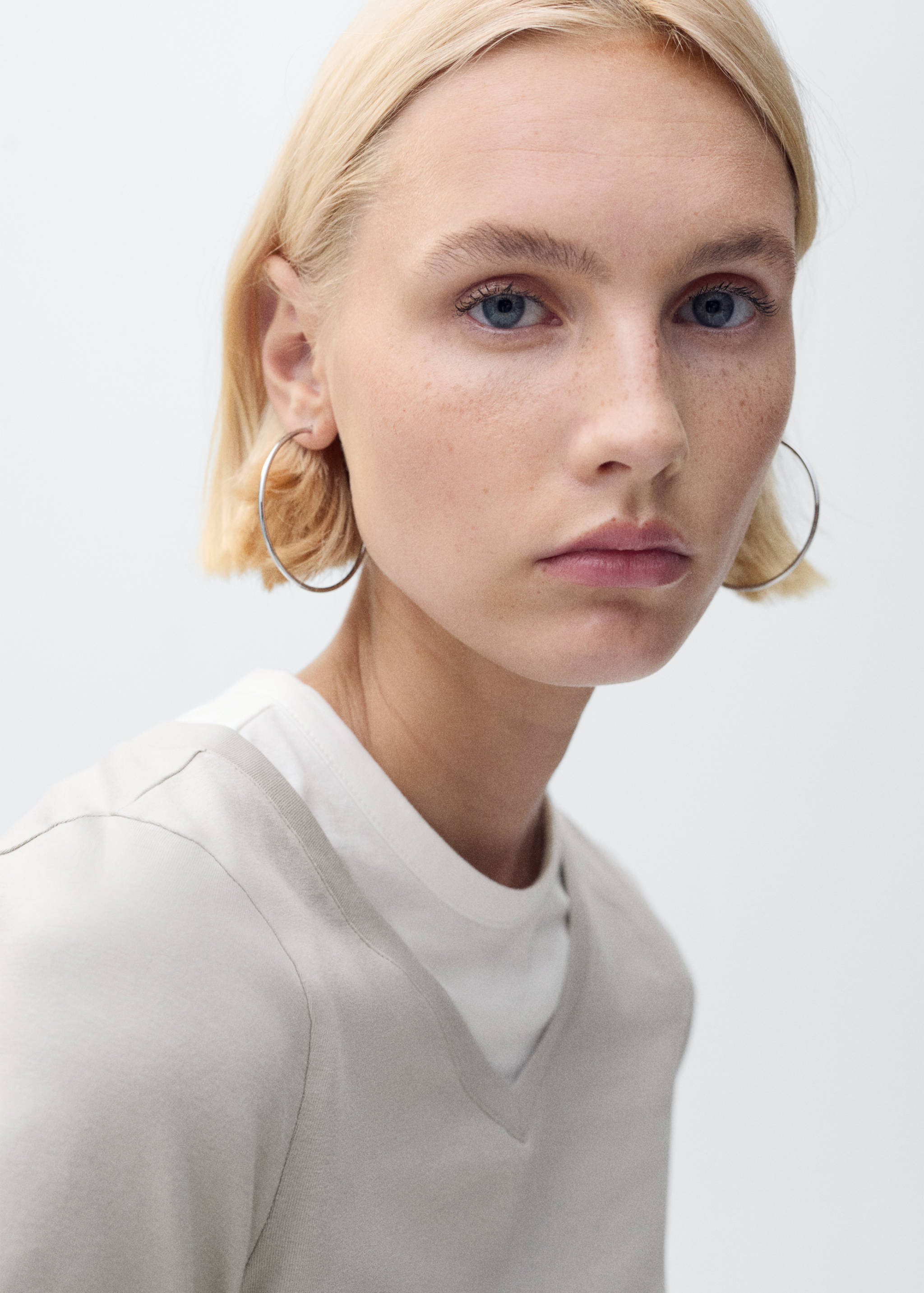 Contrasting cotton-blend T-shirt - Details of the article 1