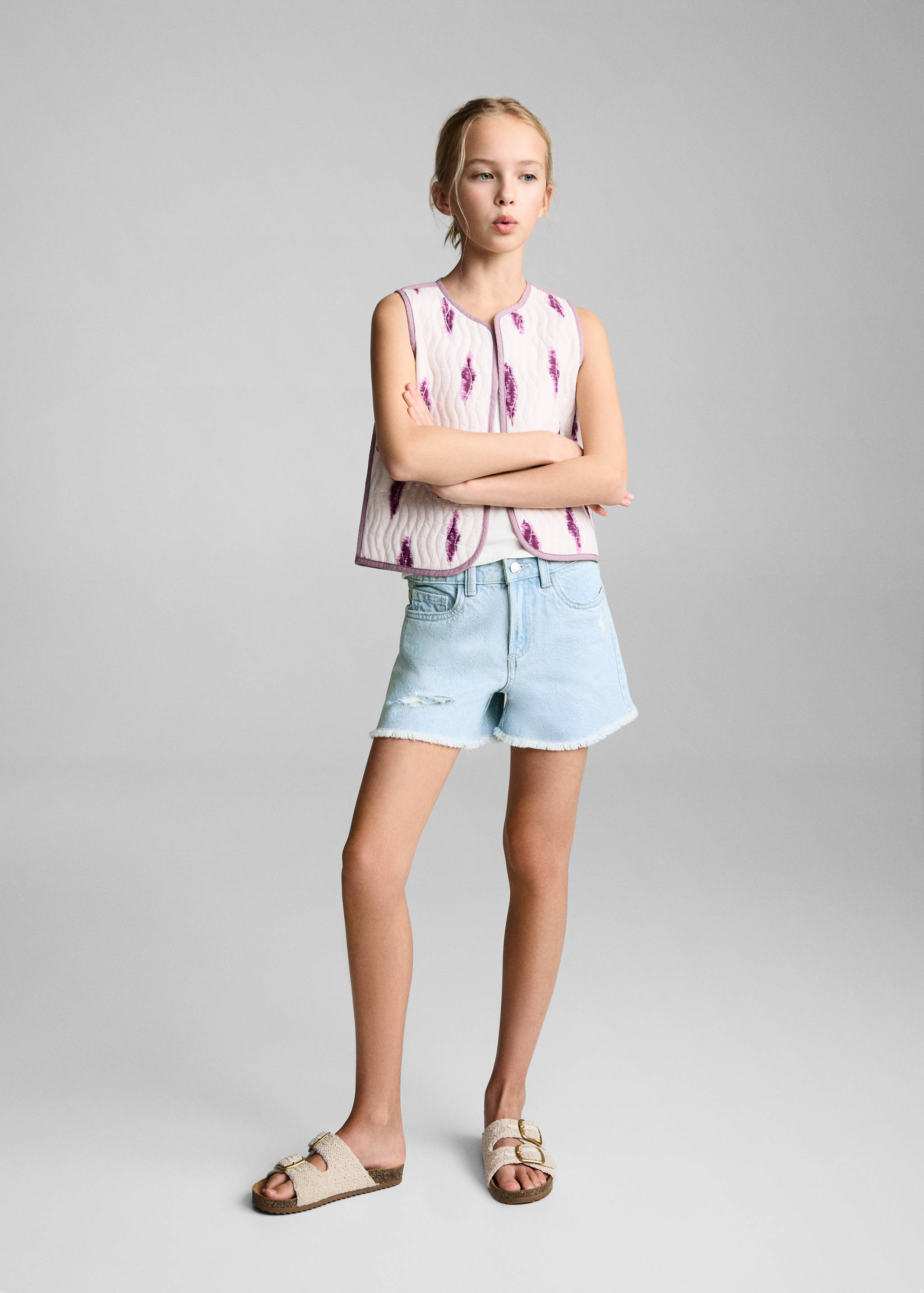 Denim shorts with frayed hem - General plane