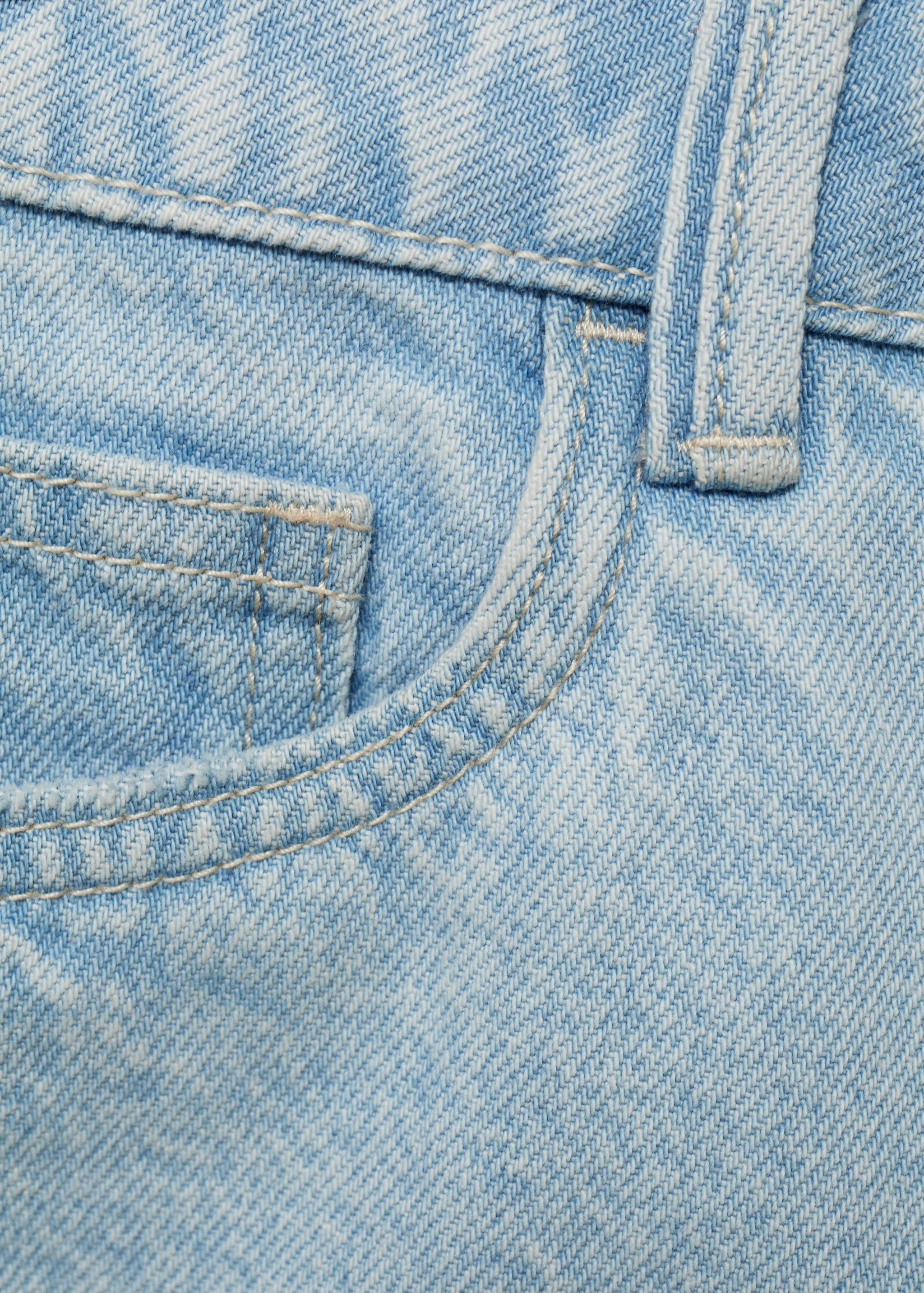Denim shorts with frayed hem - Details of the article 0