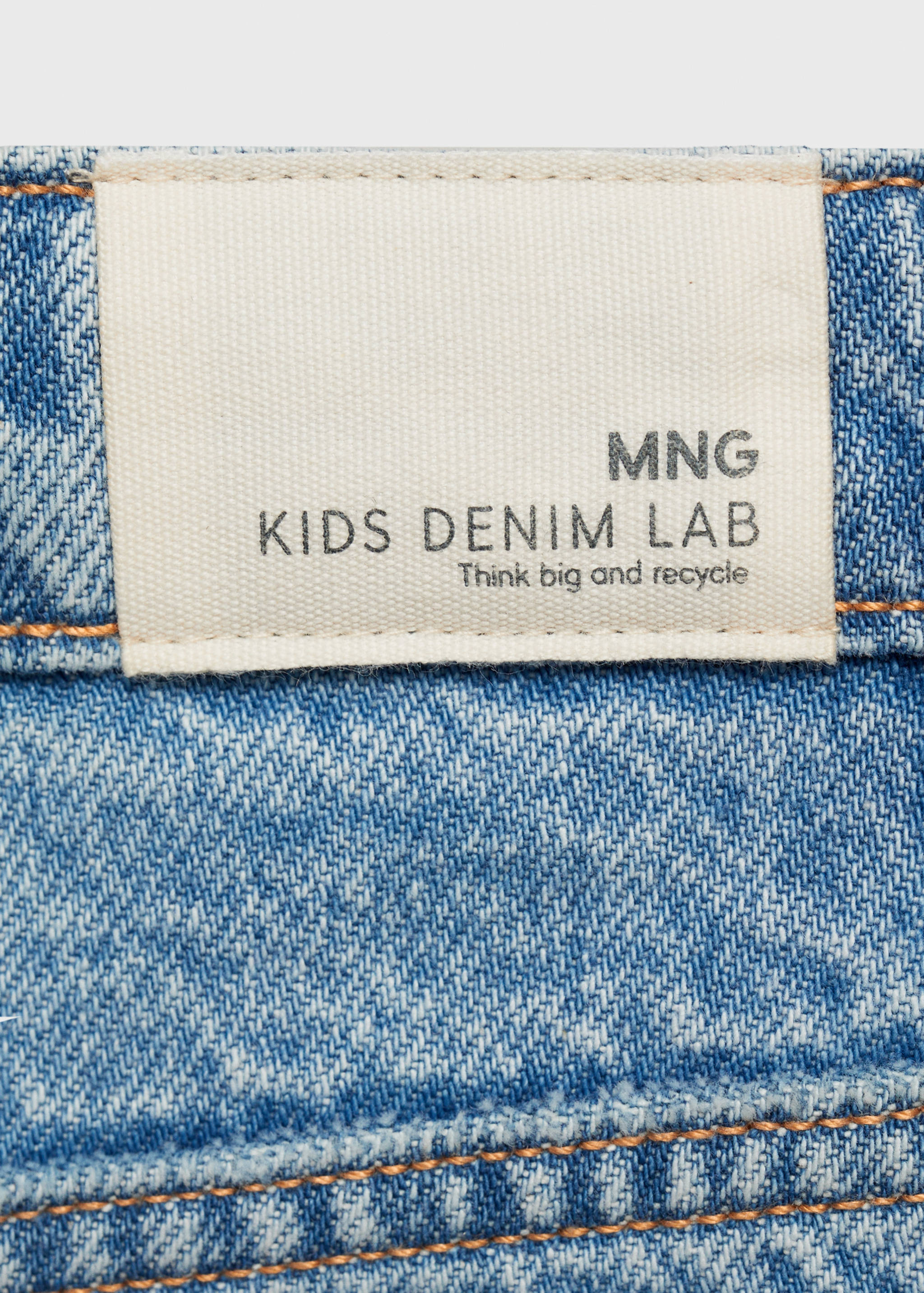 Denim shorts with frayed hem - Details of the article 0