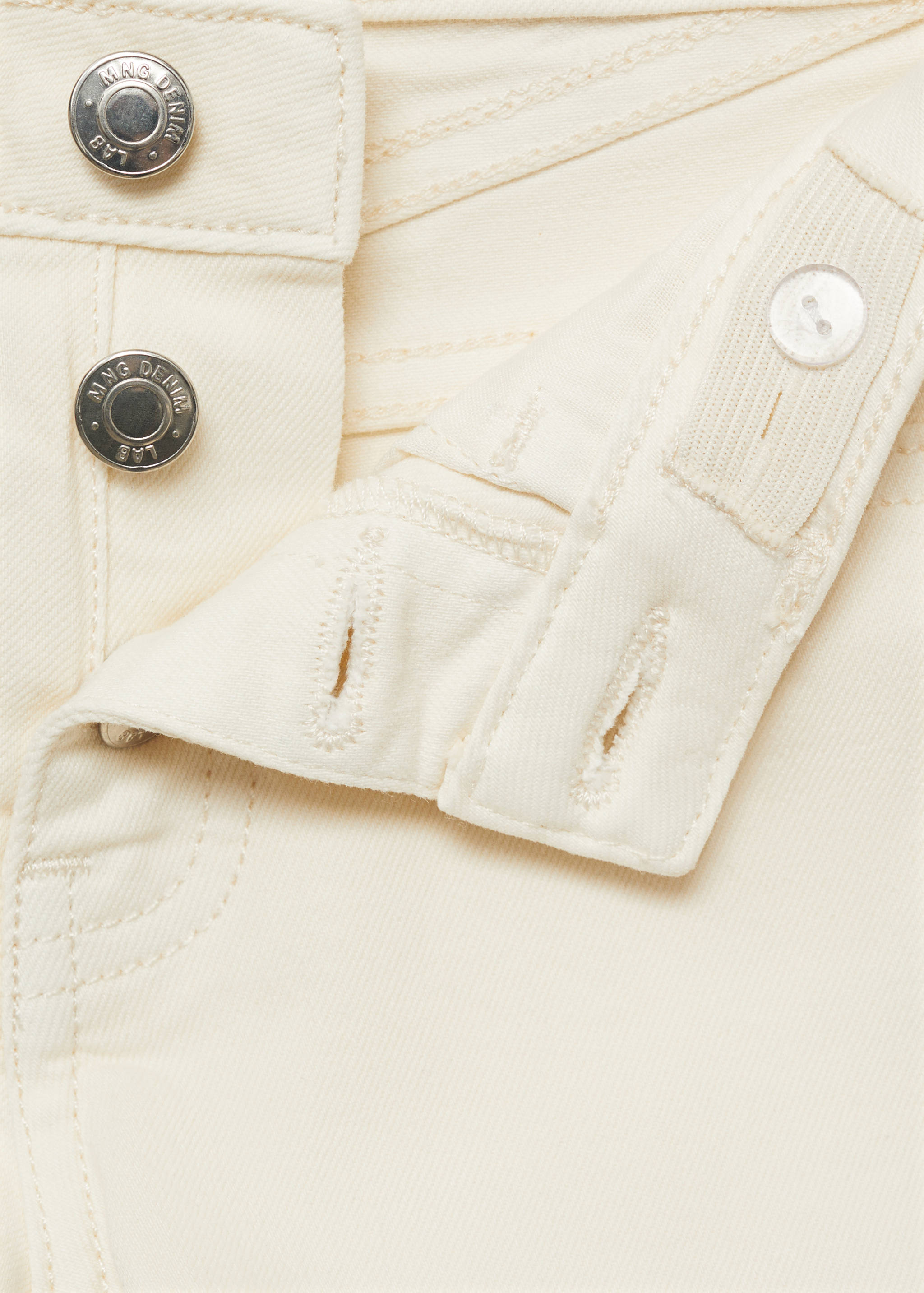 شورت دنيم بحاشية ممزقة - تفاصيل المنتج 8