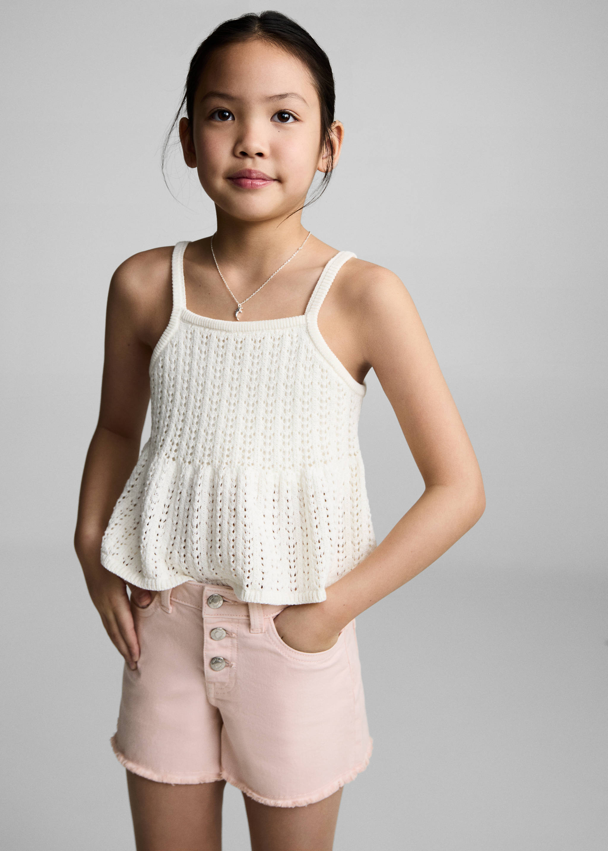 شورت دنيم بحاشية ممزقة - رؤية وسط