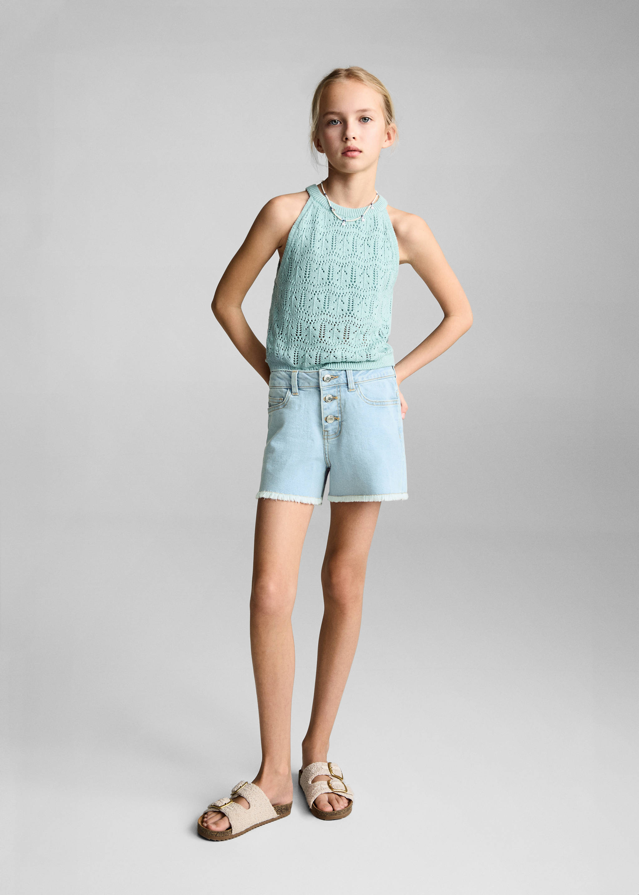 شورت دنيم بحاشية ممزقة - رؤية عامة