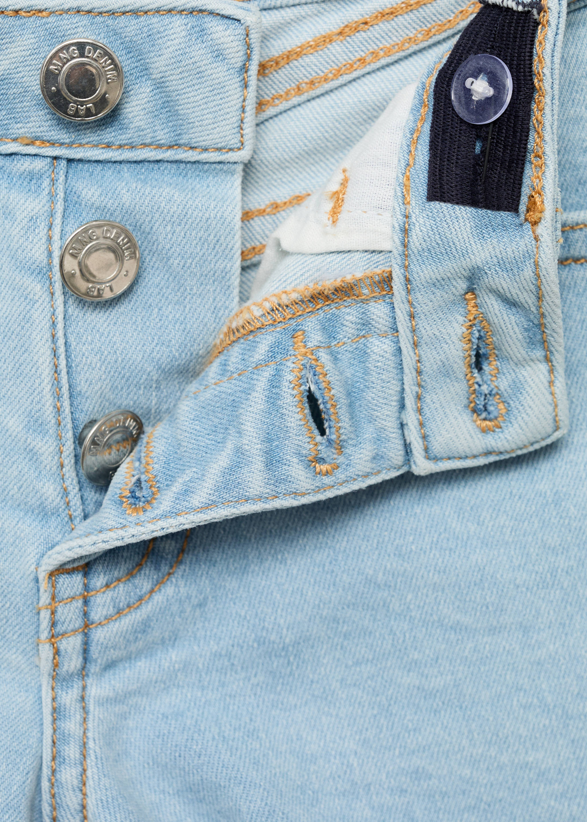 شورت دنيم بحاشية ممزقة - تفاصيل المنتج 8