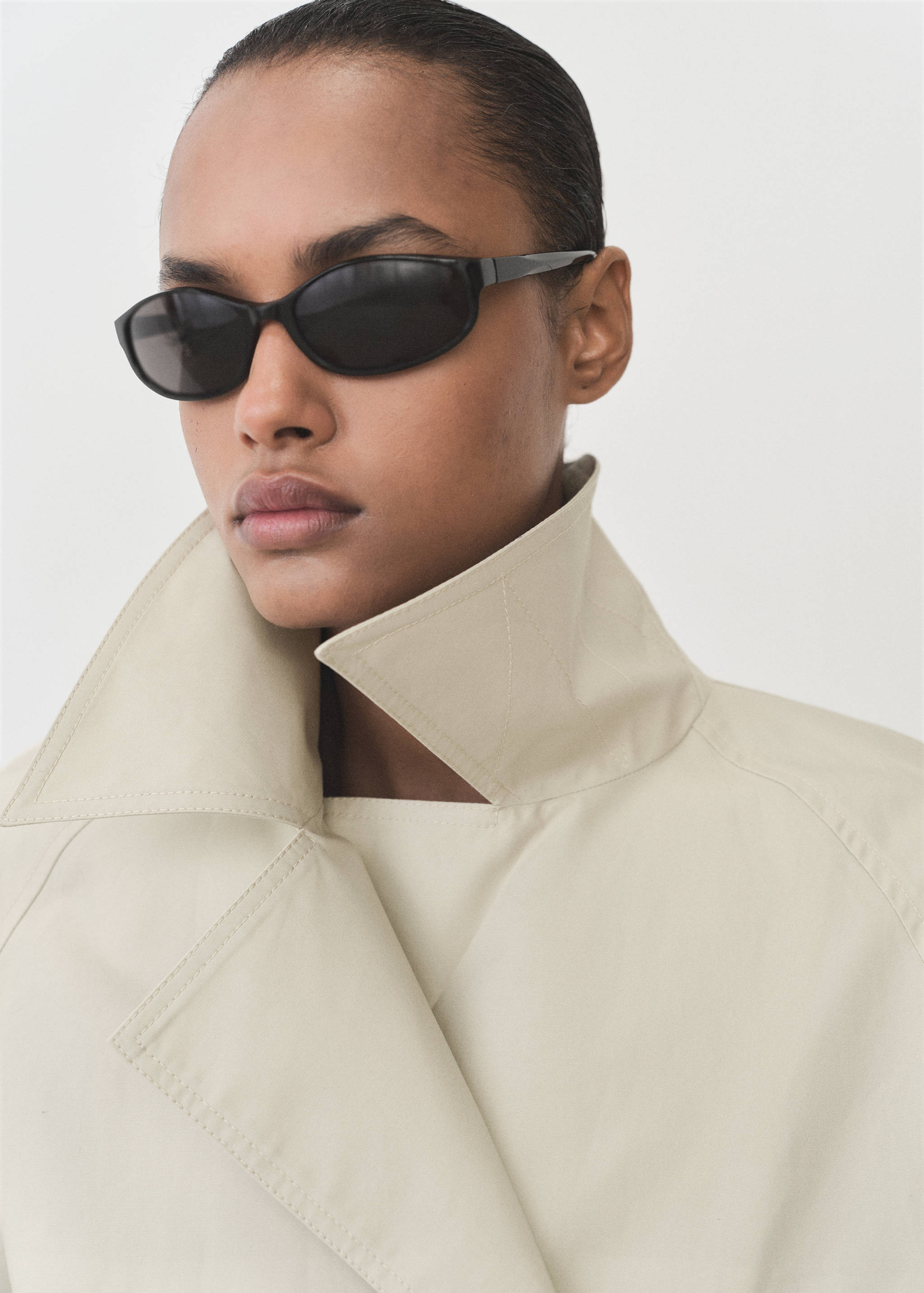 Short double-breasted trench coat - Details of the article 1