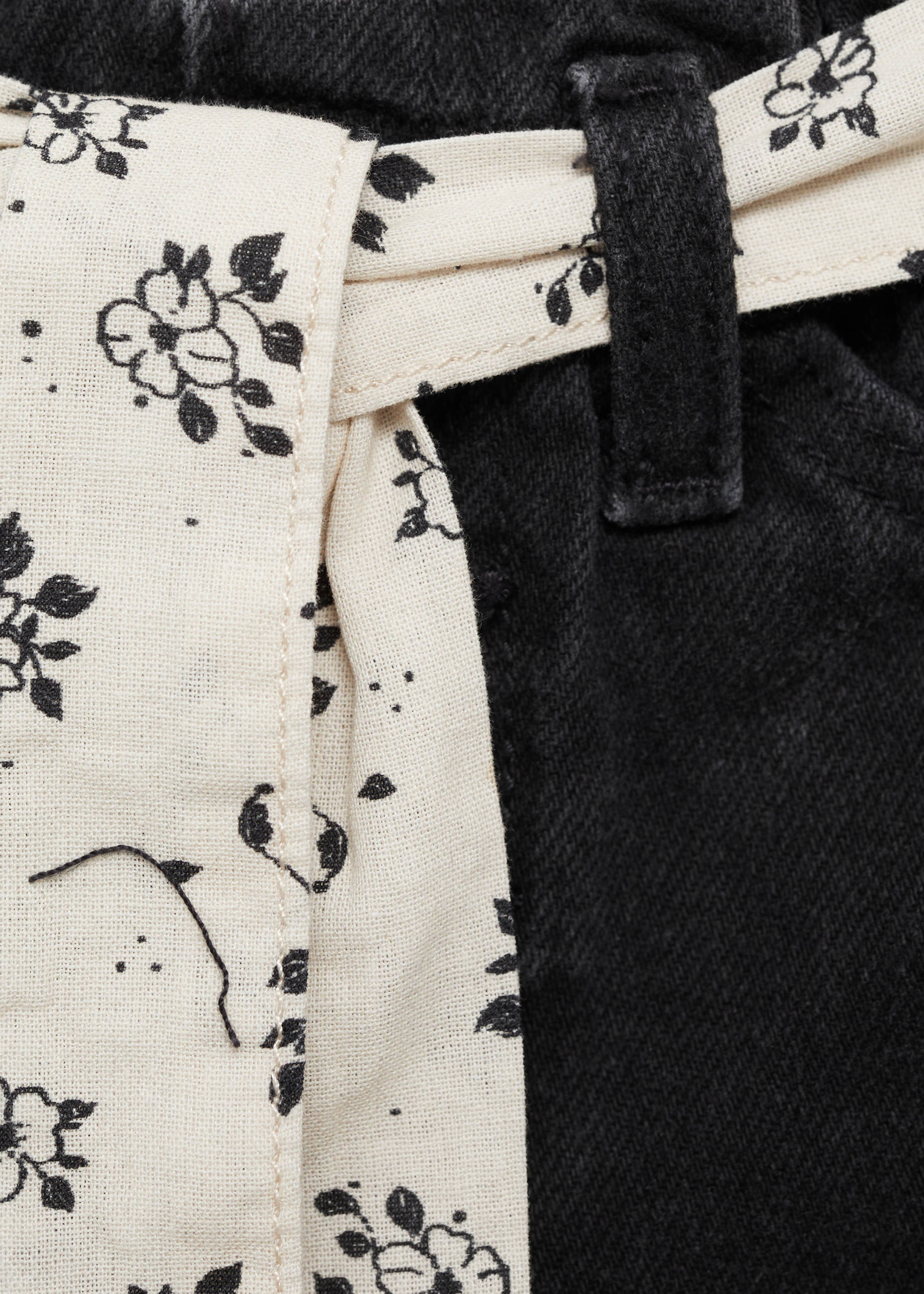 Denim shorts with belt - Details of the article 0