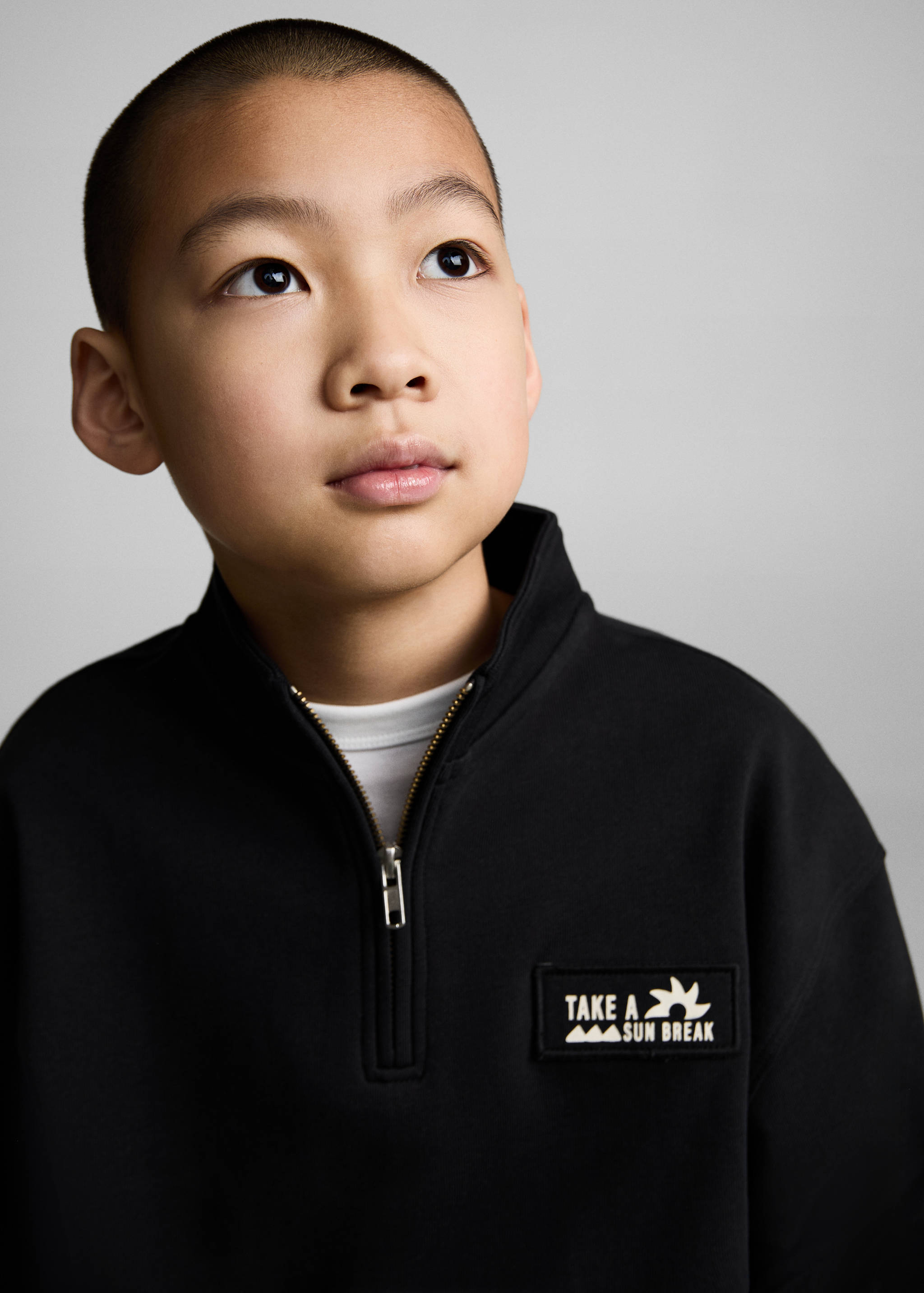 Світшот на блискавці з високим коміром - Детальніше про товар 1