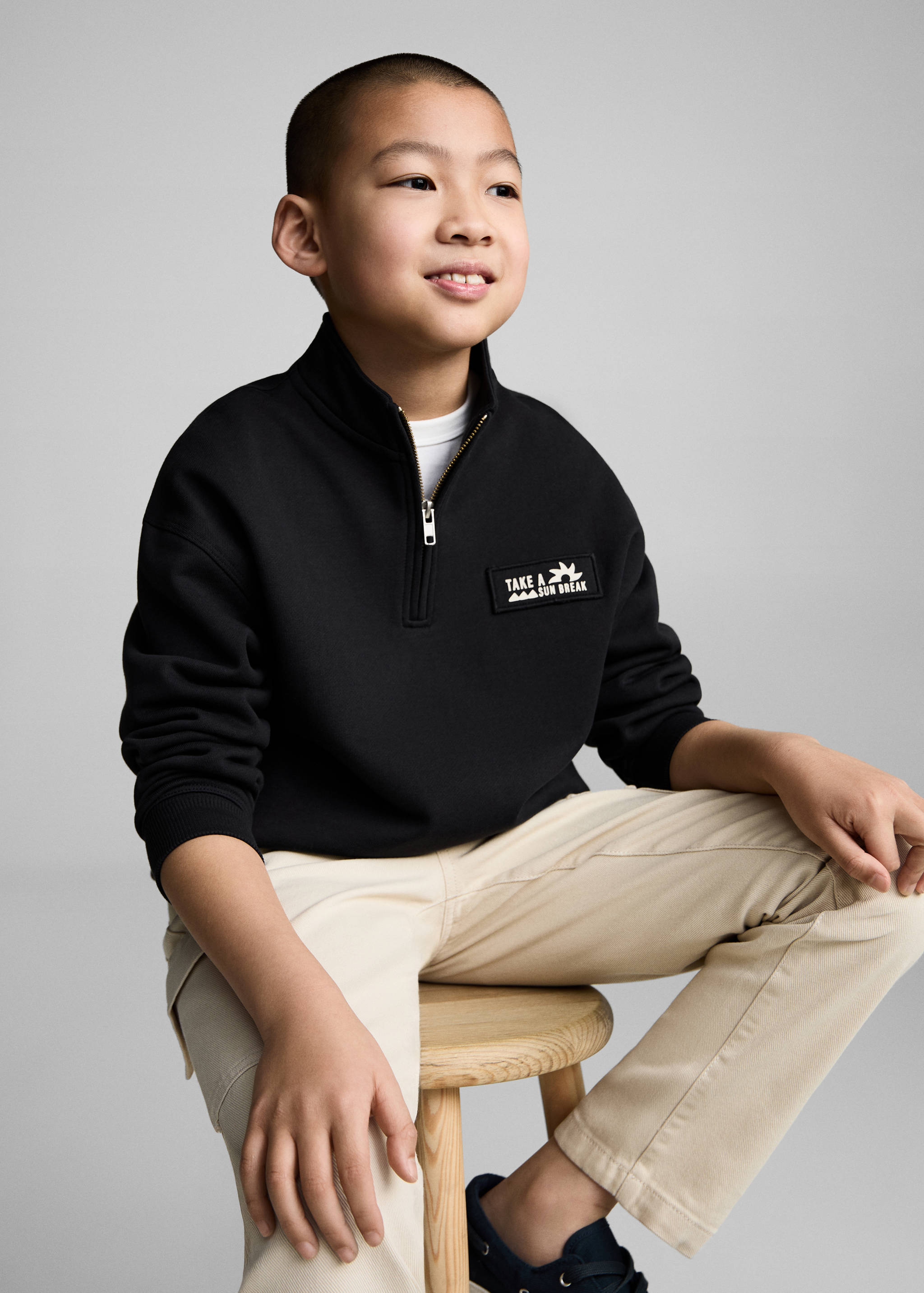 Світшот на блискавці з високим коміром - Детальніше про товар 2