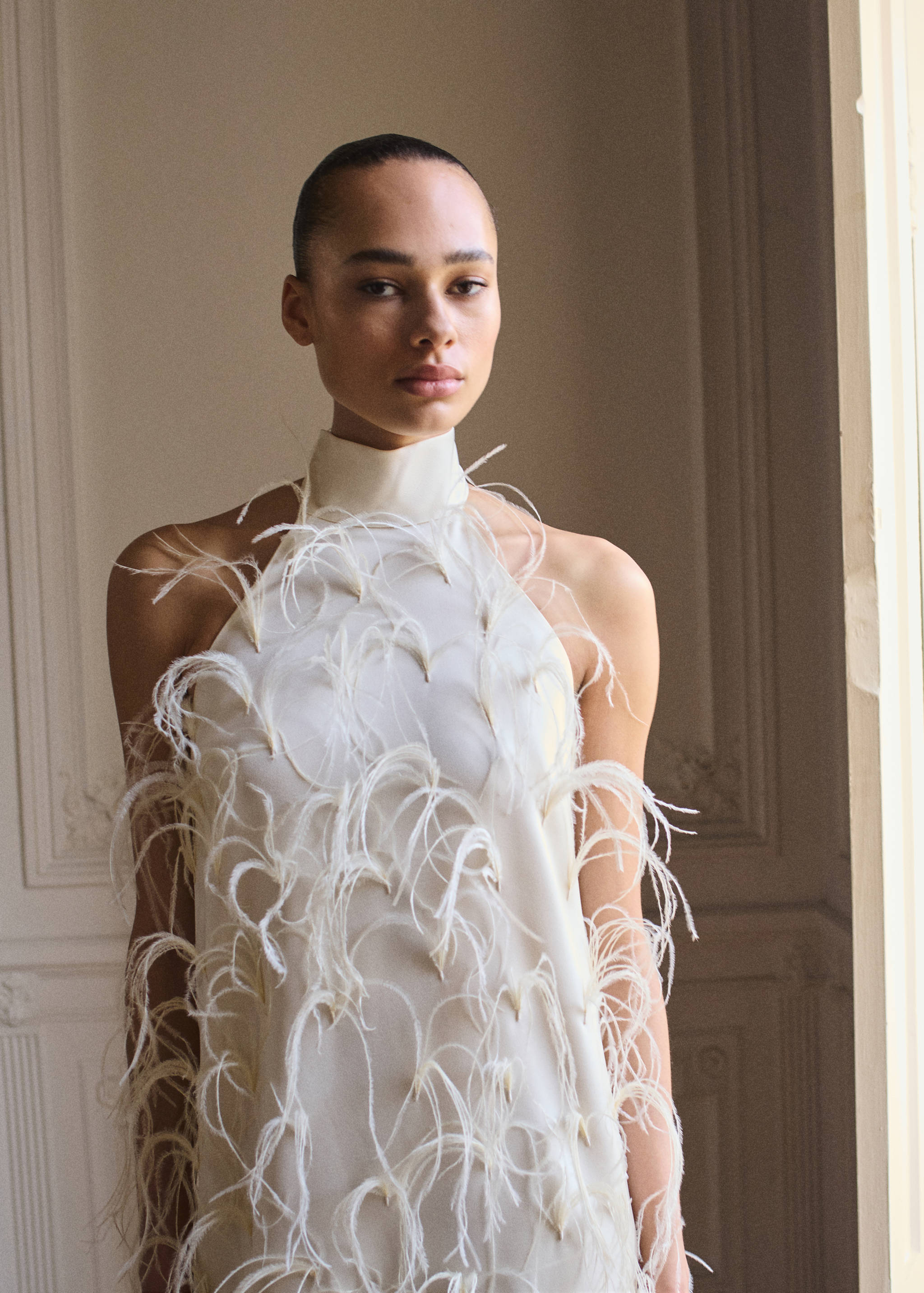 Halter dress with feather decoration - Details of the article 1