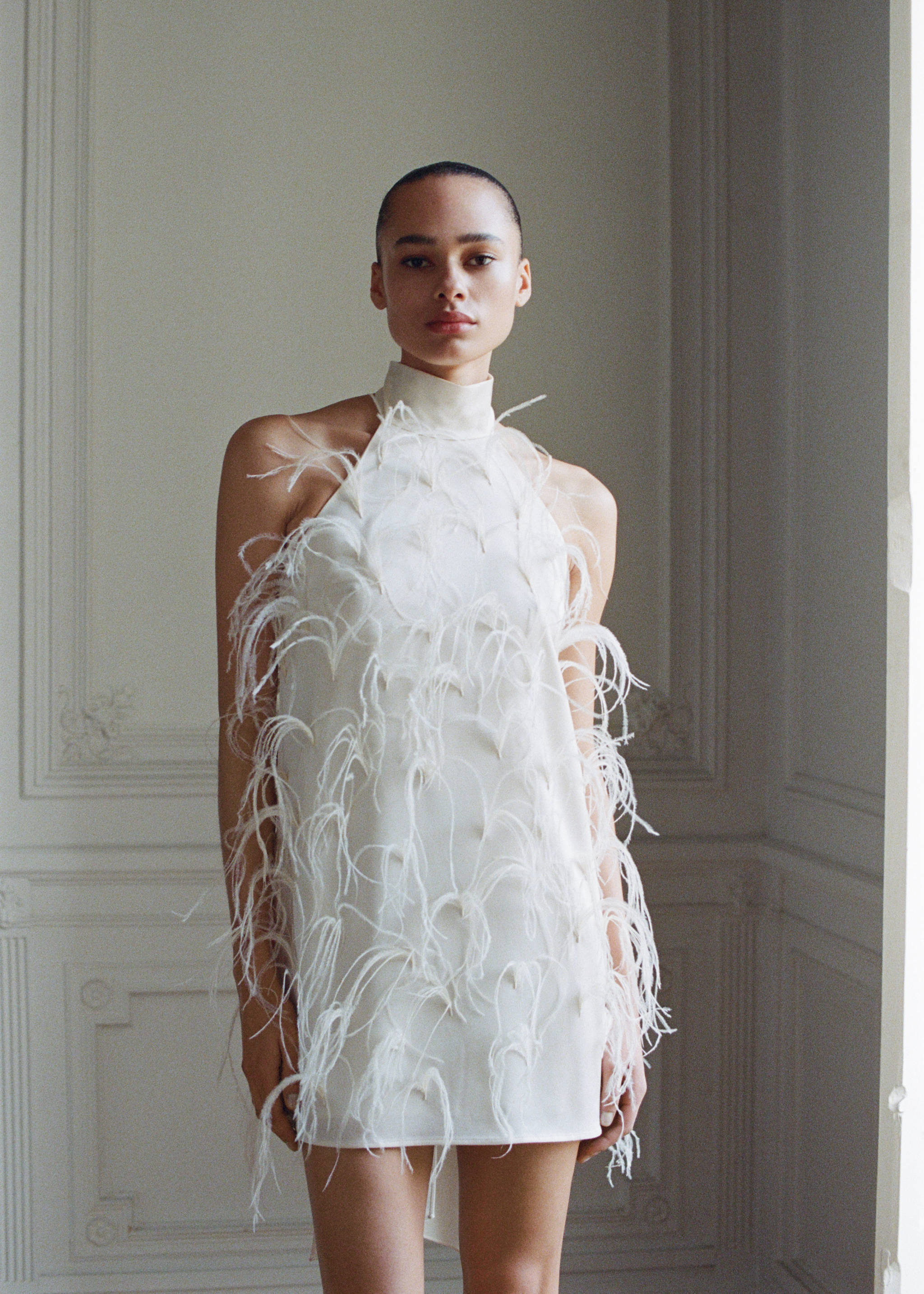 Halter dress with feather decoration - Details of the article 6