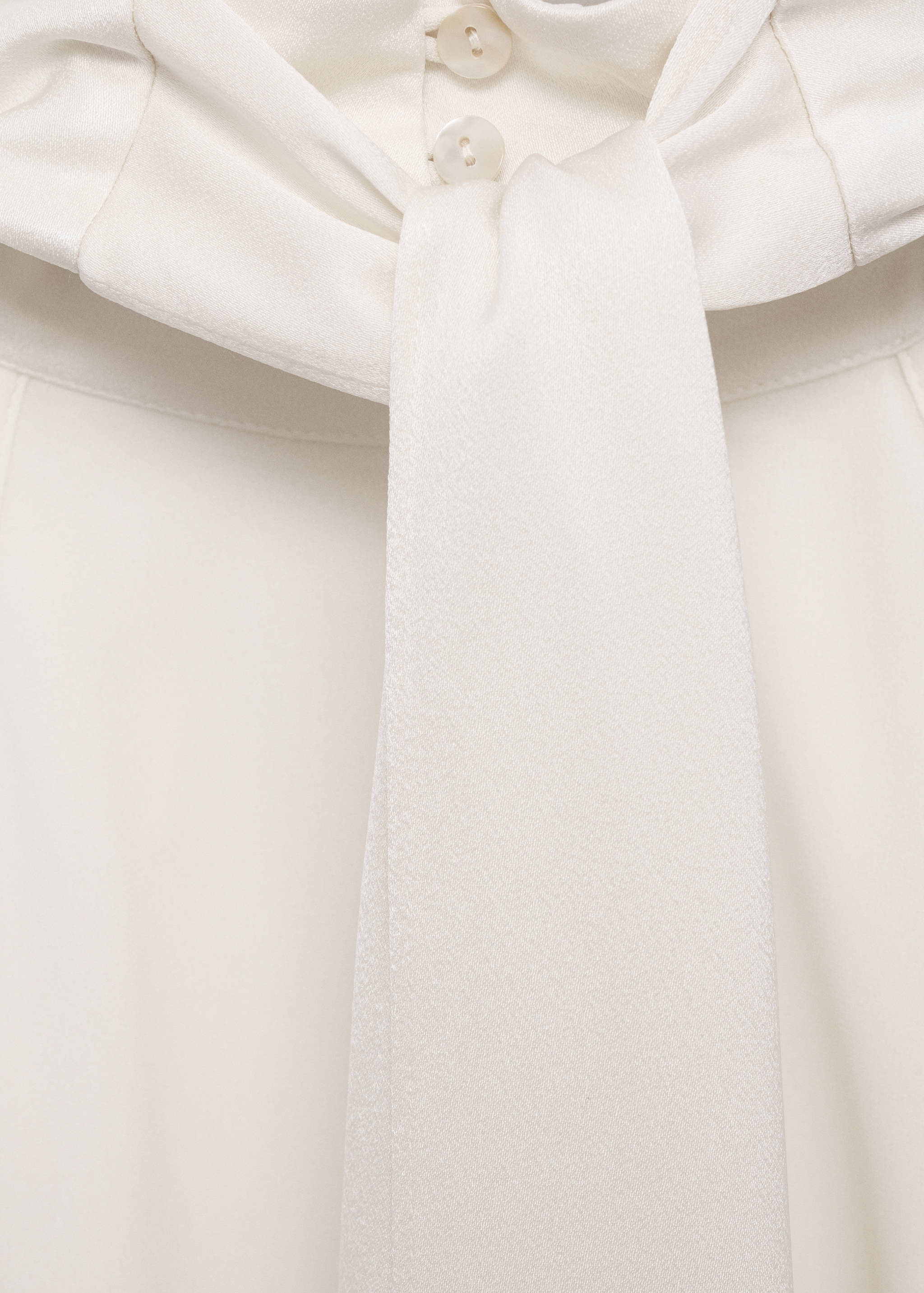 Halter dress with feather decoration - Details of the article 0