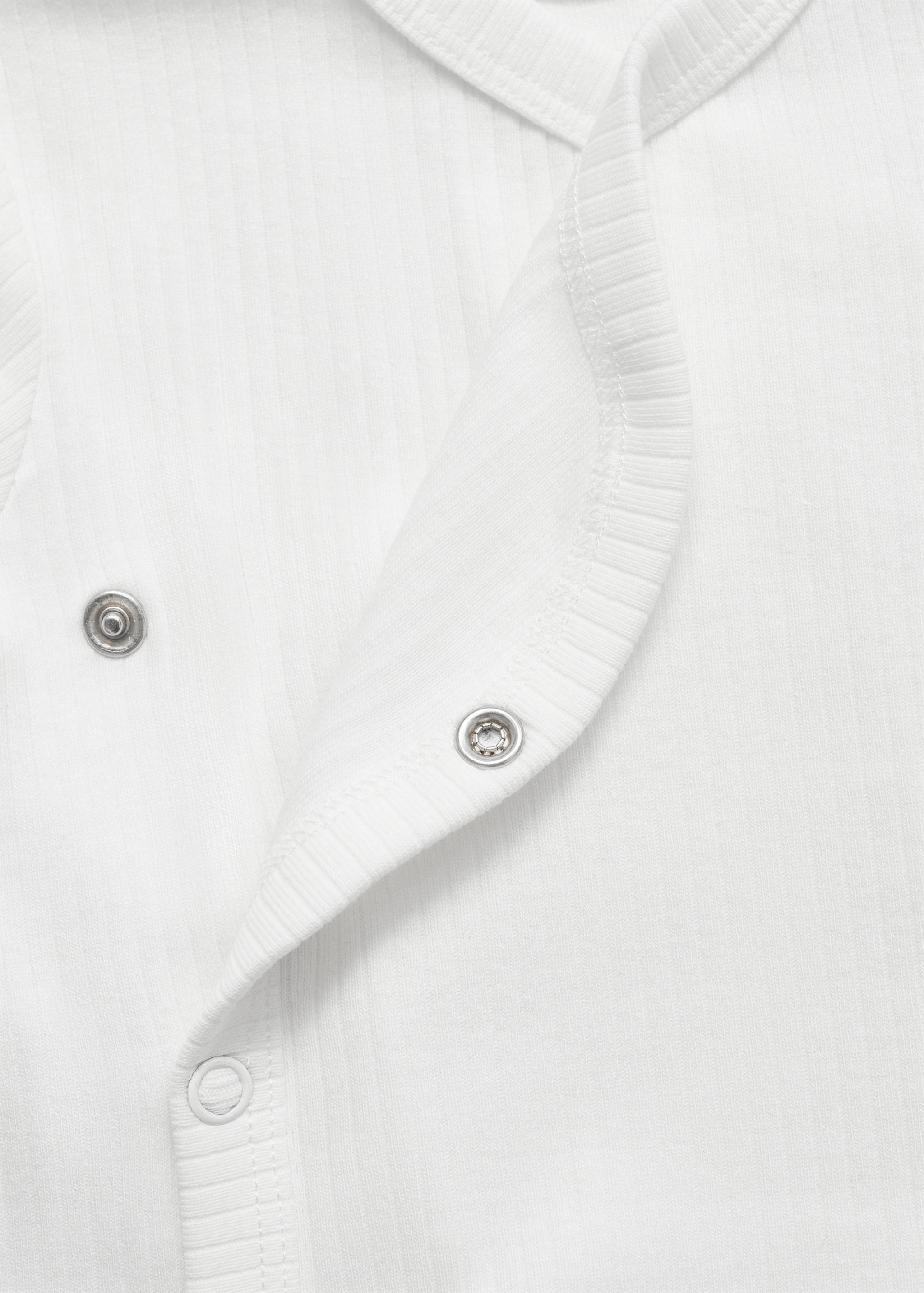 تي شيرت برقبة على شكل حرف V - تفاصيل المنتج 8