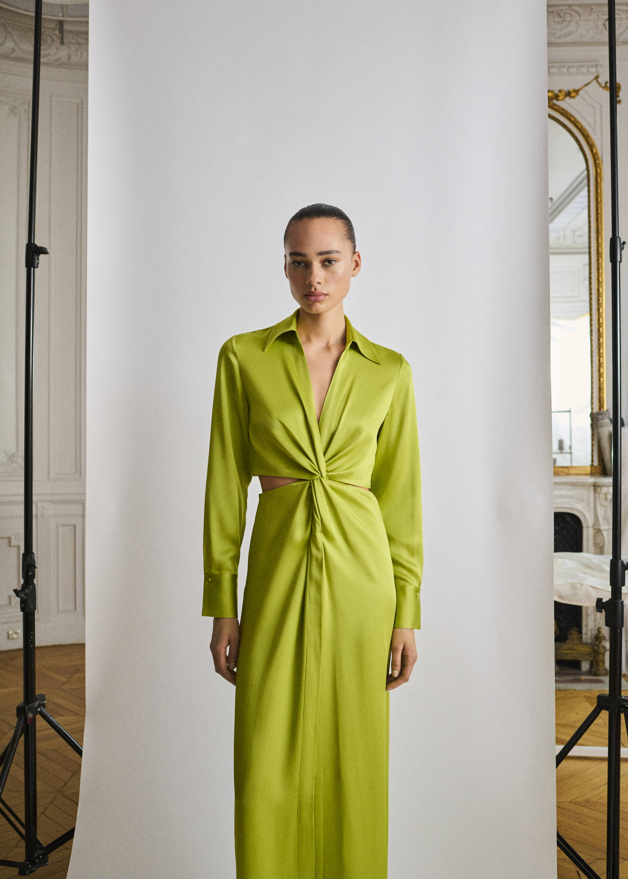 Vestido camisero drapeado aberturas laterales - Plano medio