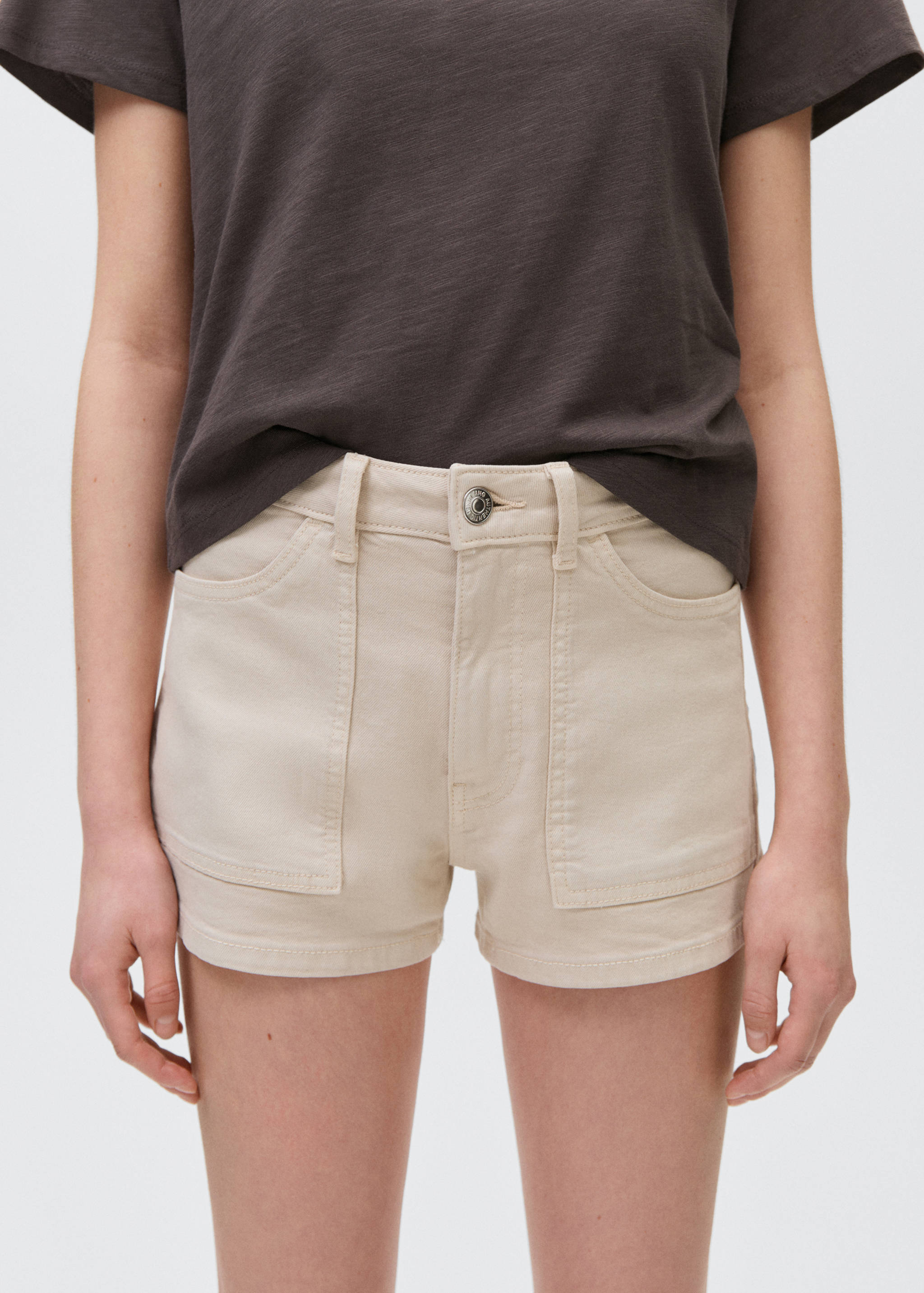 Denim shorts with pockets - Details of the article 1
