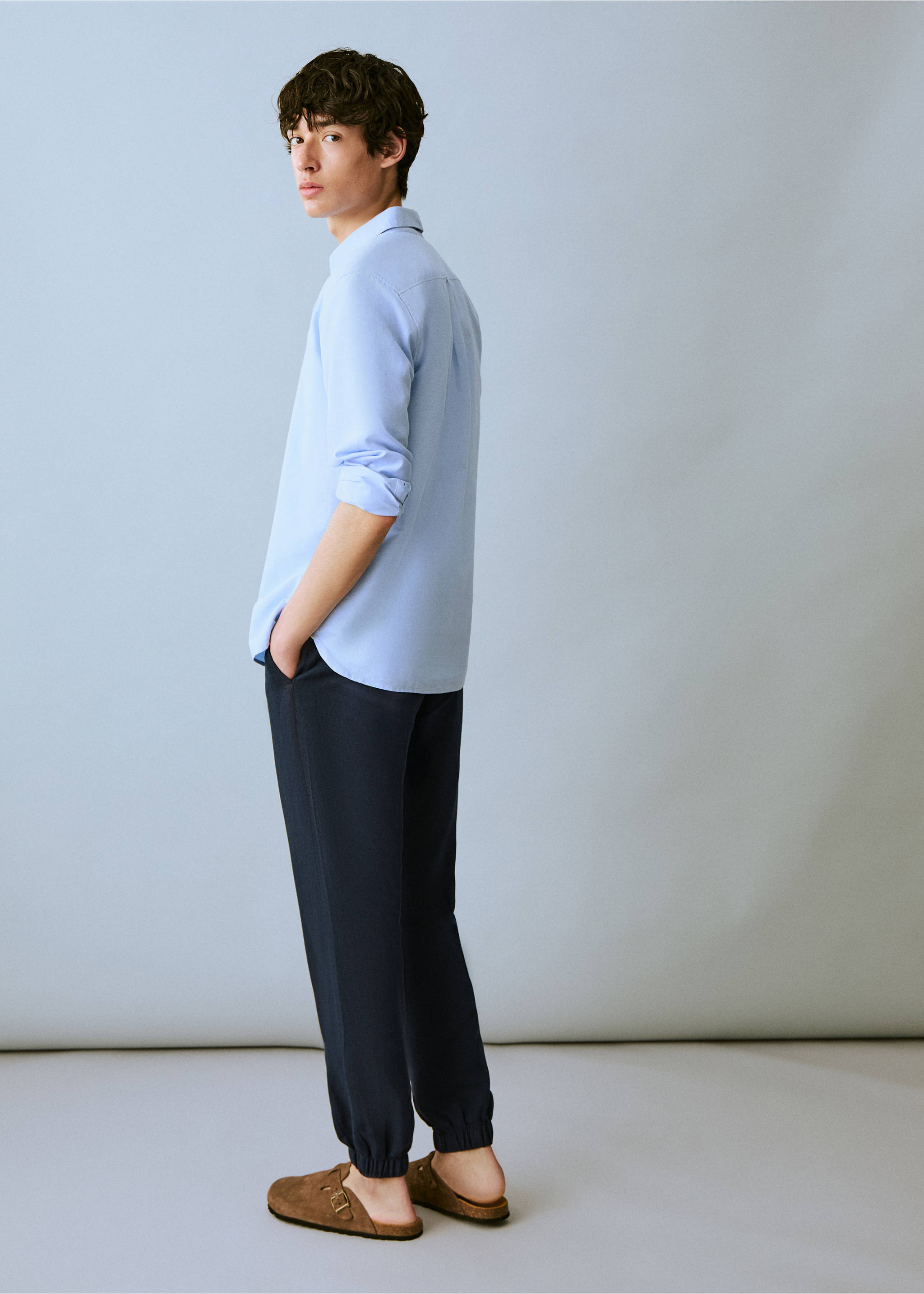 Keten pamuklu jogger pantolon - Ürünün arkası, Lacivert. Ref: 87026354-00.