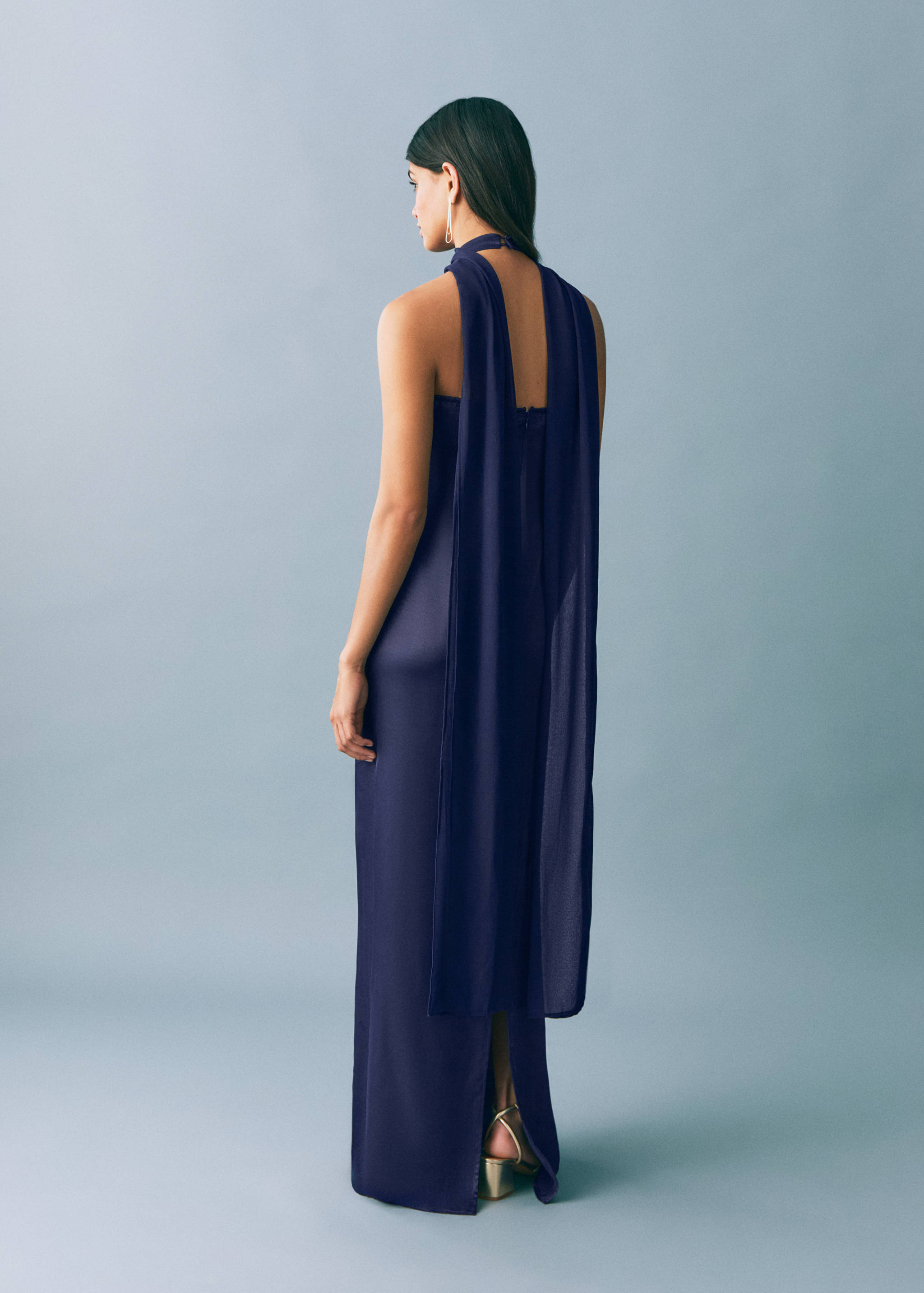 Satin halter neck dress - Reverse of the article