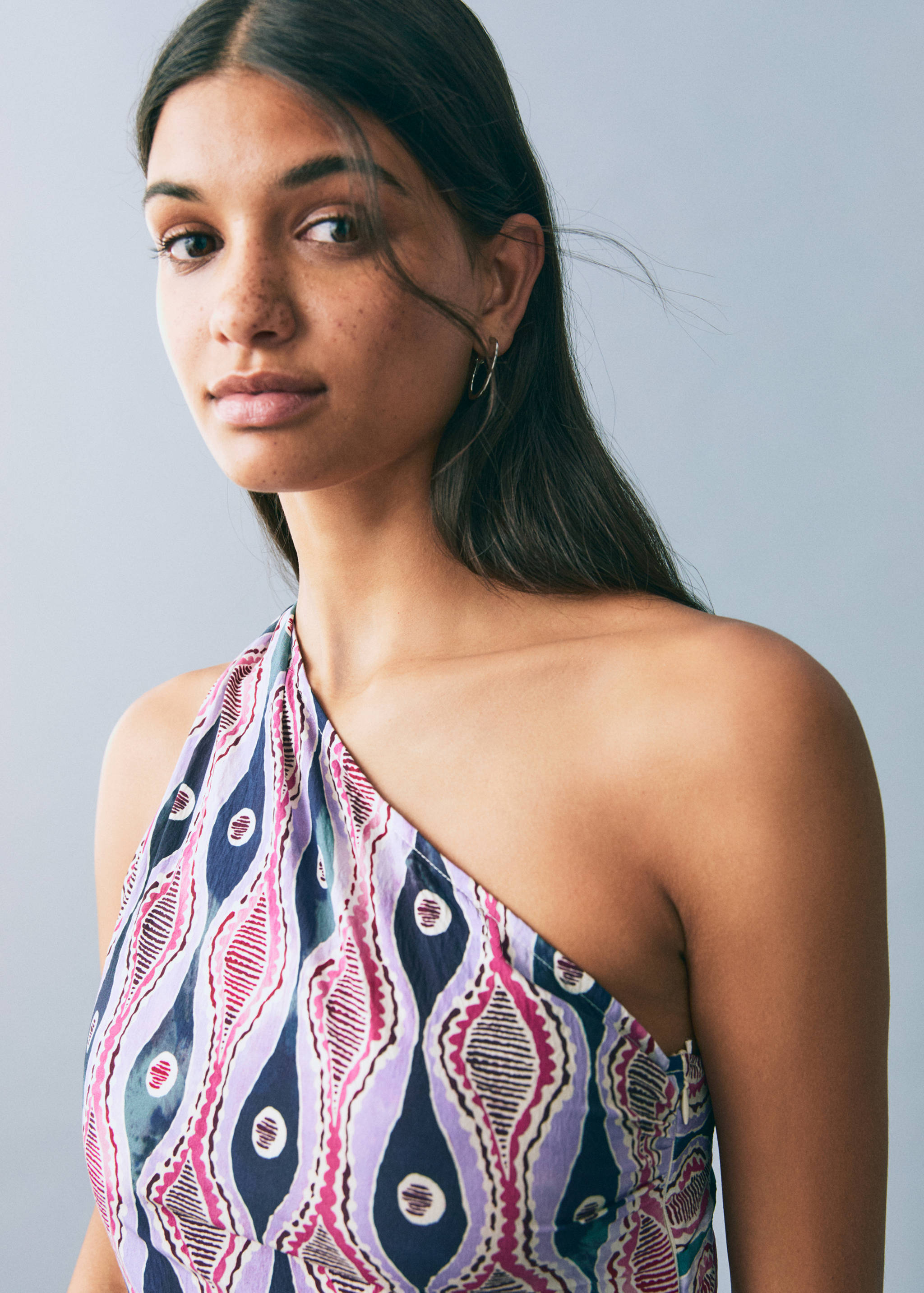 Vestido assimétrico estampado - Pormenor do artigo 1