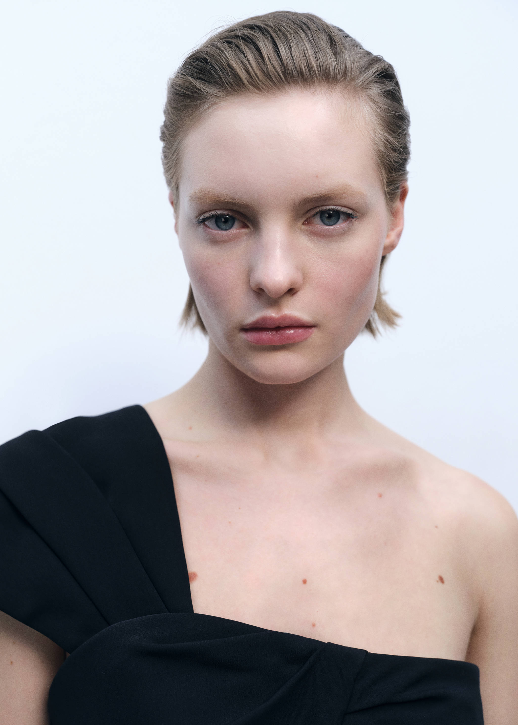 Long jumpsuit with draped neckline - Details of the article 1