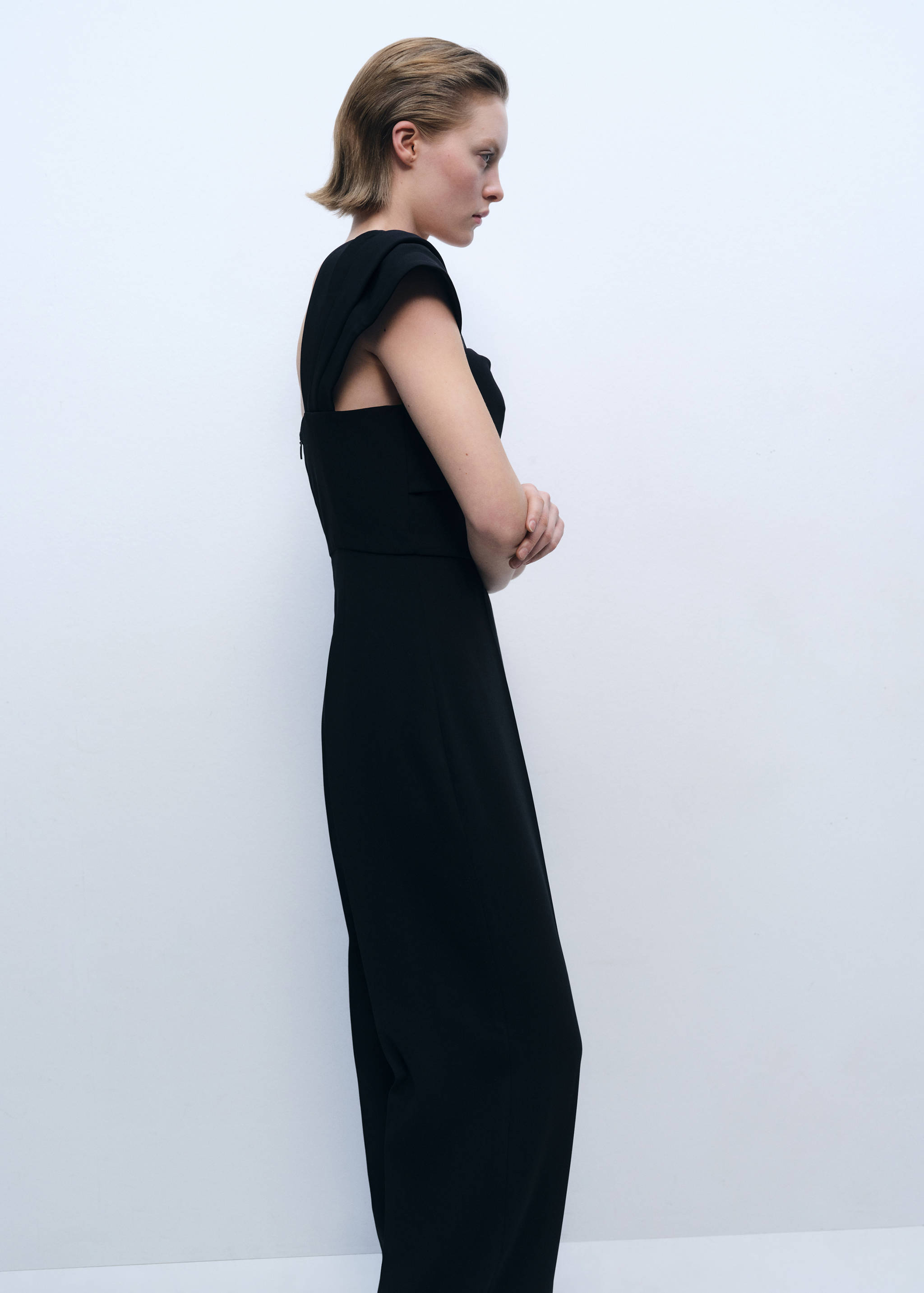 Long jumpsuit with draped neckline - Details of the article 2