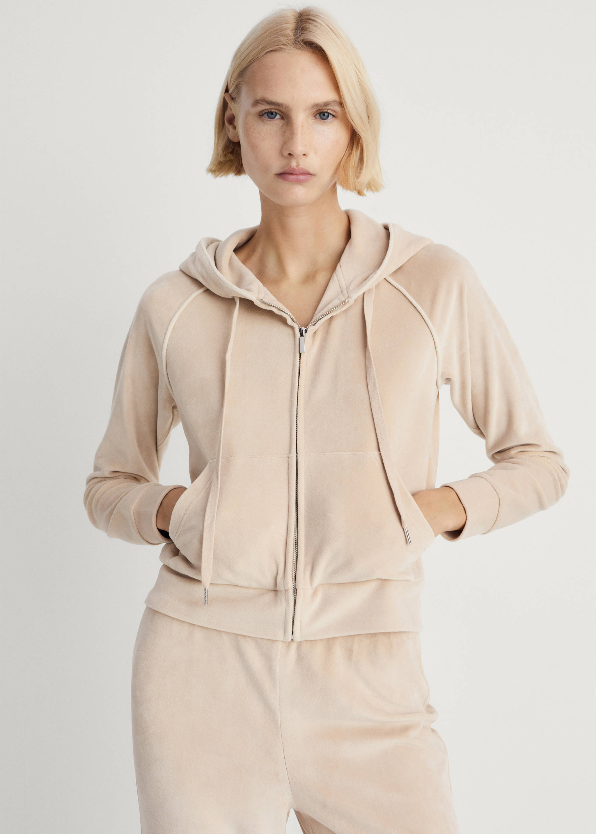 Velour sweatshirt med mjuk känsla - Bild av mittparti