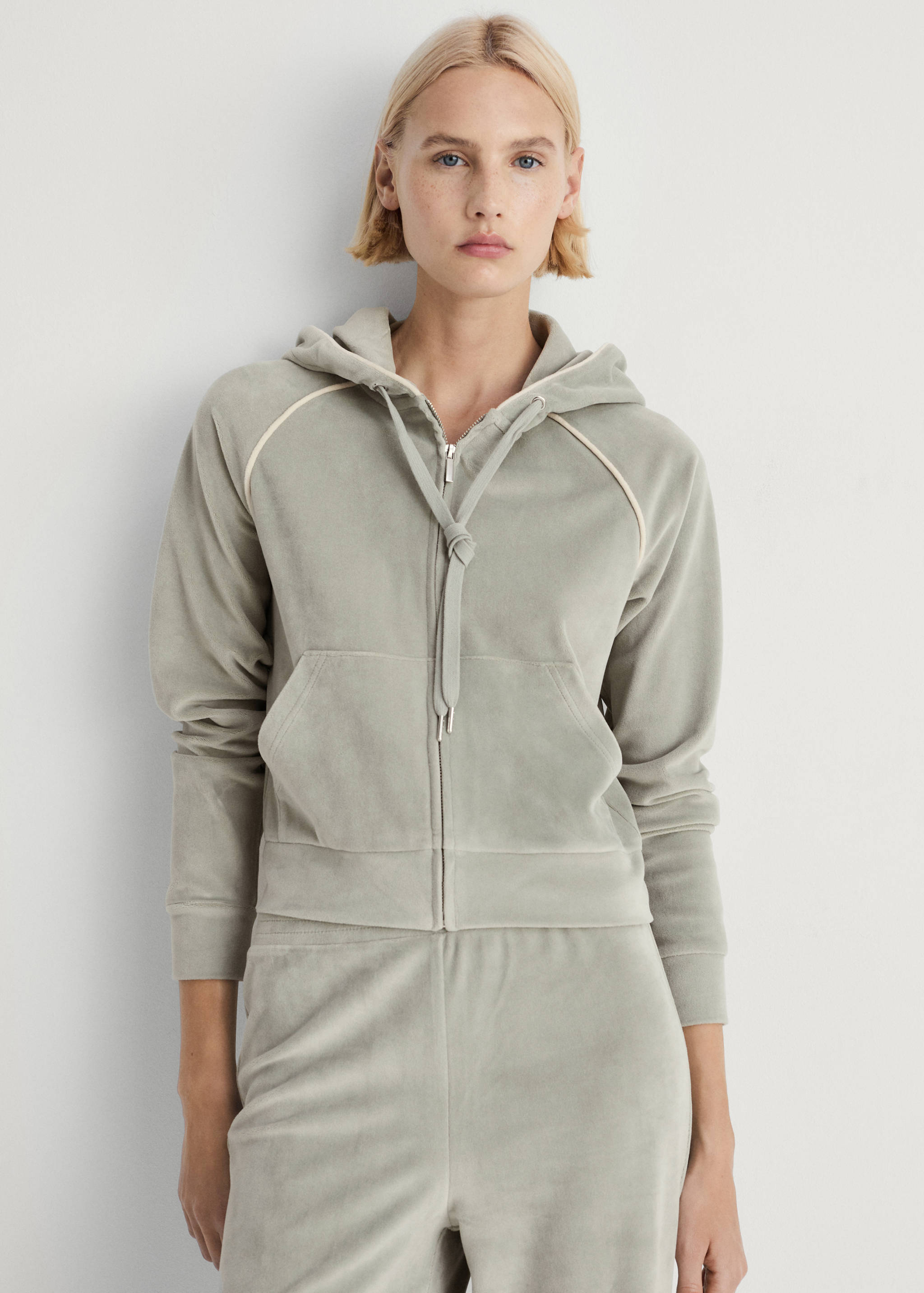 Sudadera velour tacto suave - Plano medio