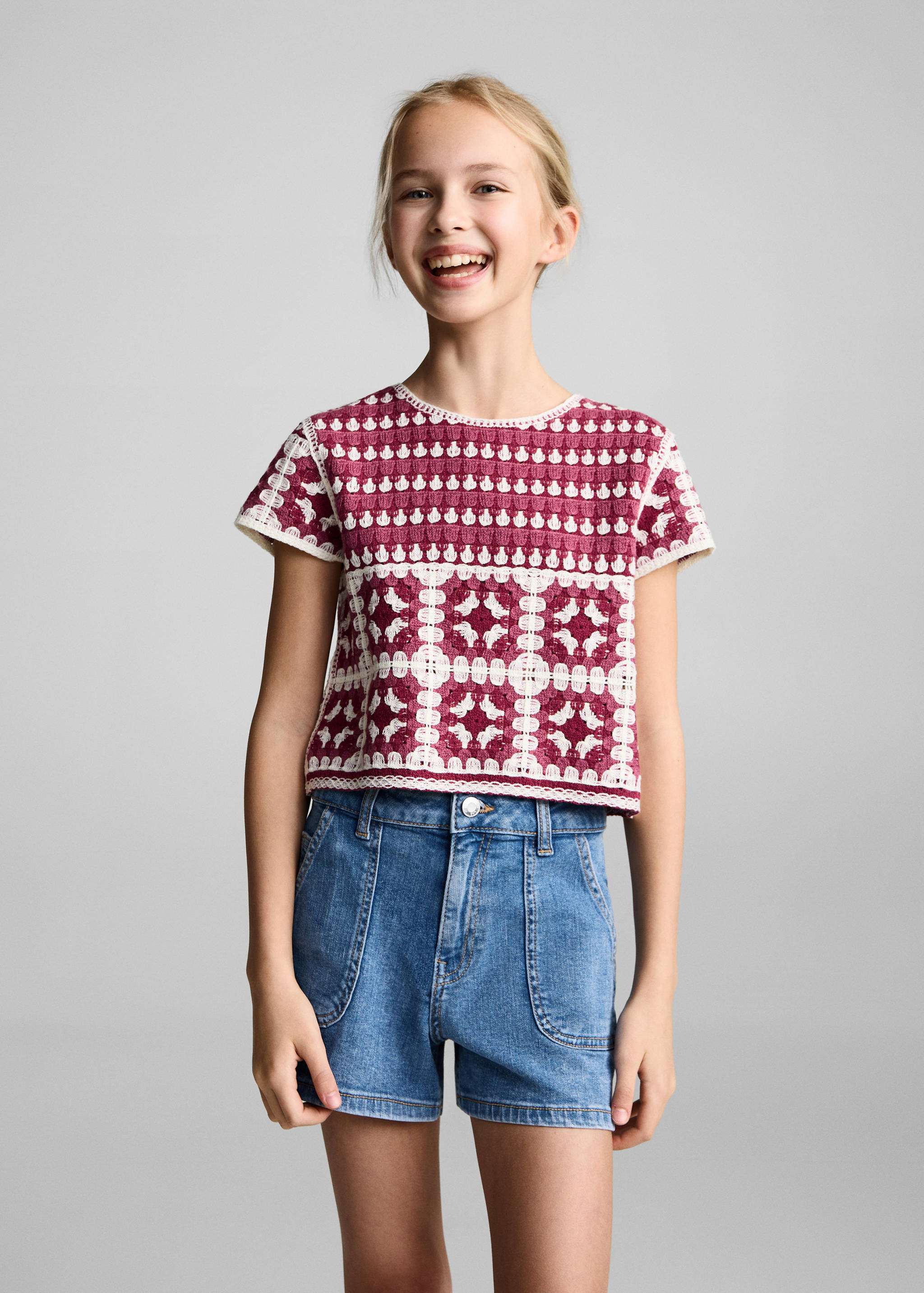 Прямі джинсові шорти - Середній план