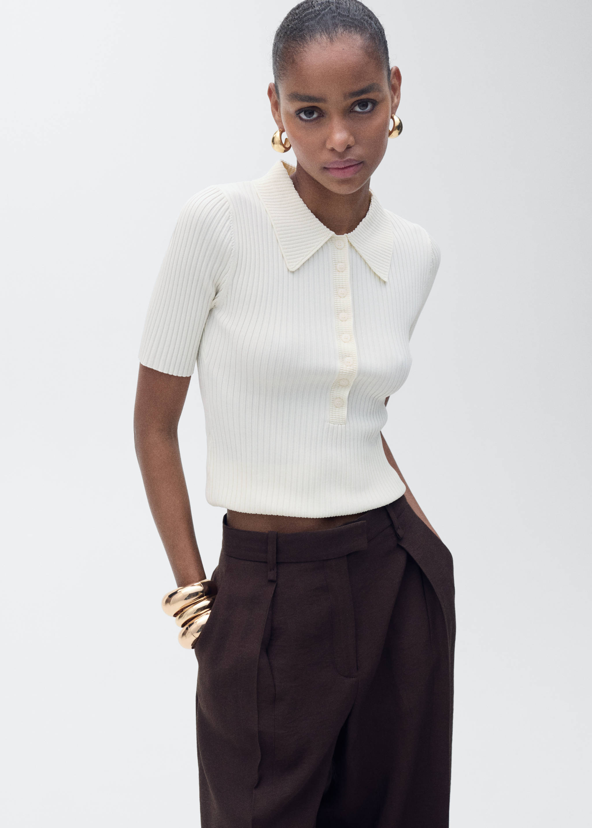 Camisola com gola de polo e malha canelada - Plano médio