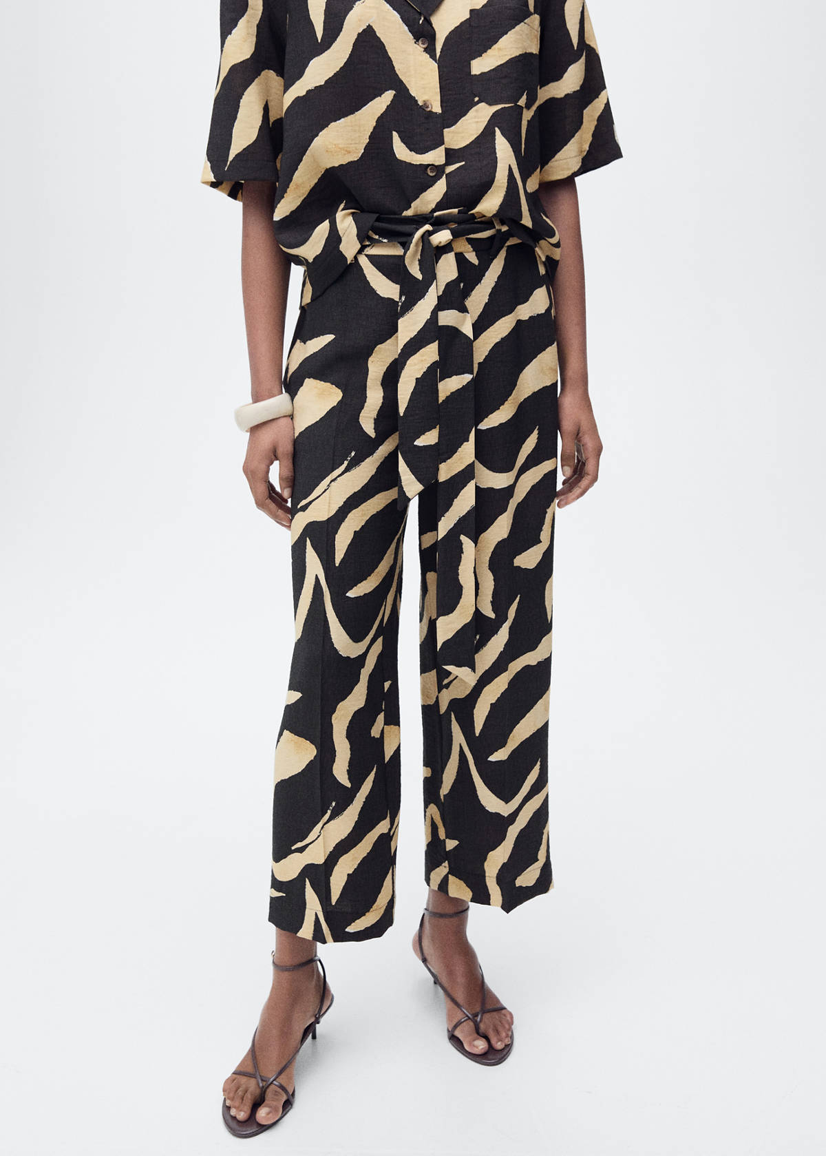 Printed straight-fit trousers with belt — Black