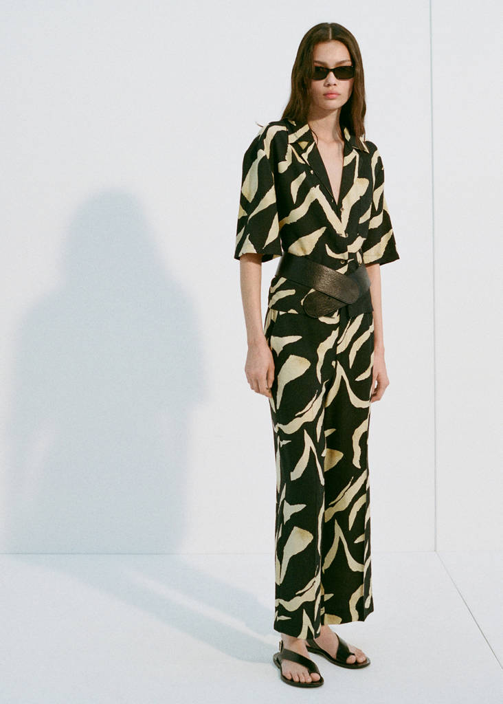 Printed straight-fit trousers with belt — Black
