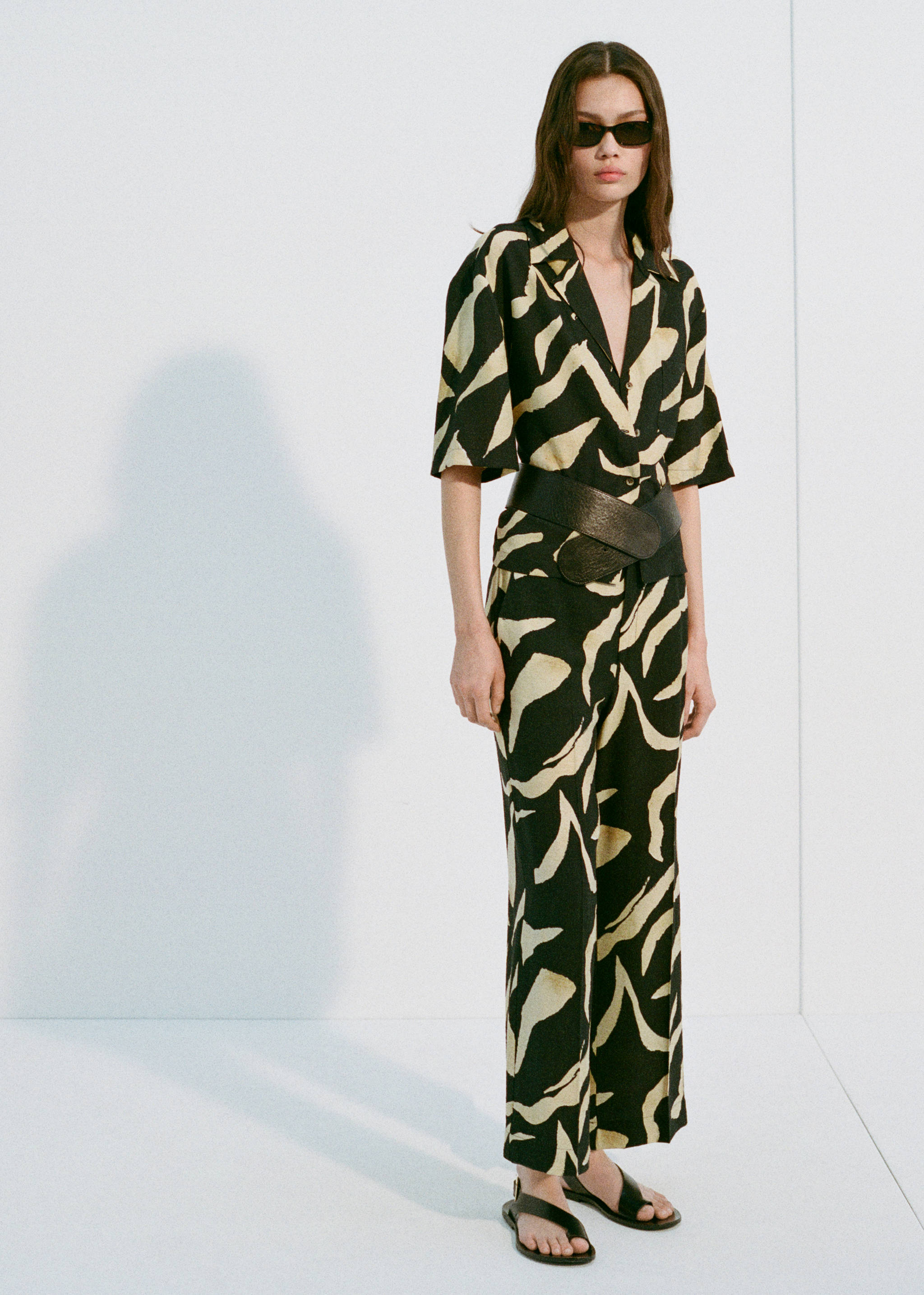 Pantalón recto estampado cinturón - Detalle del artículo 6