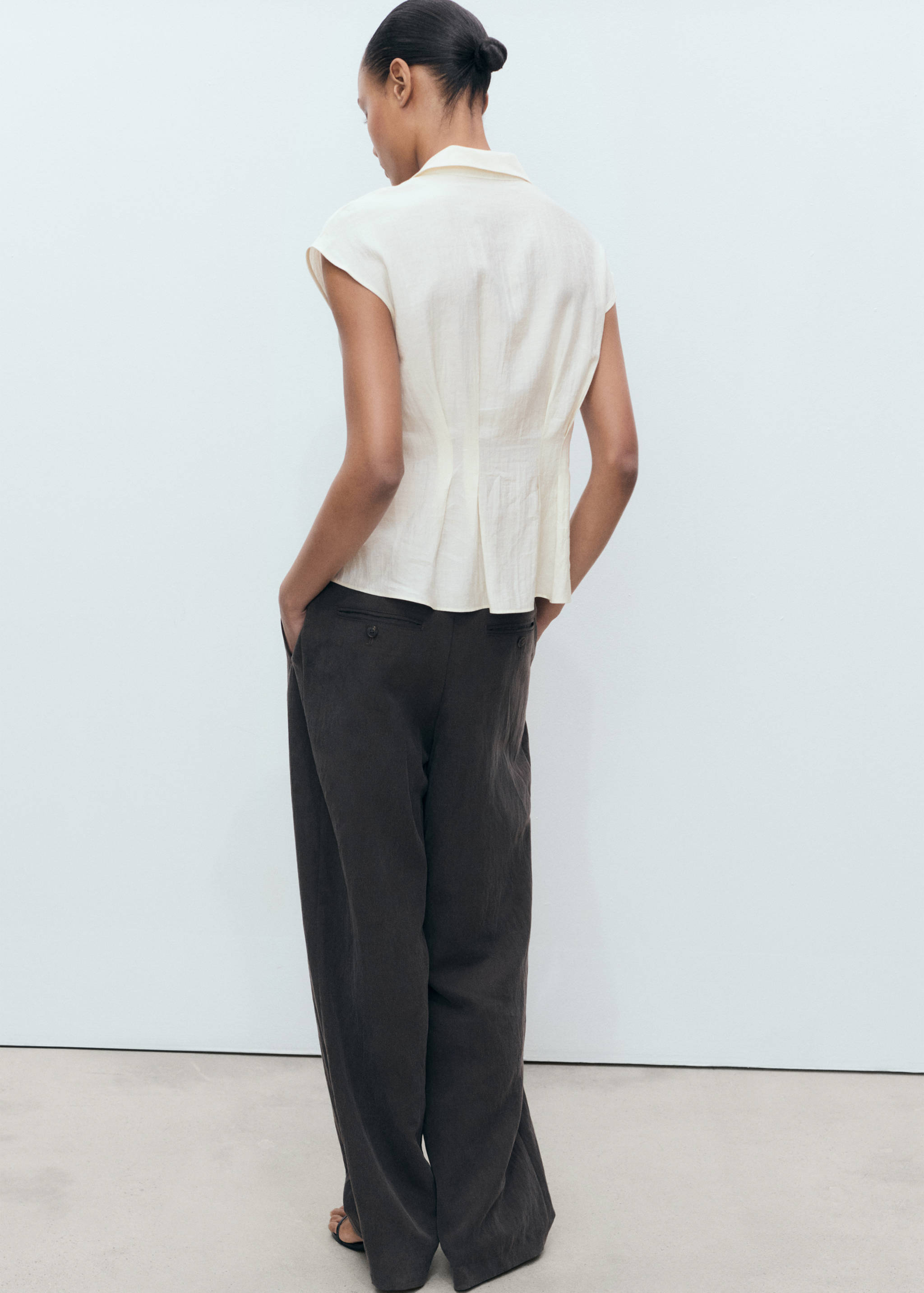 Cămașă cu mânecă scurtă și pense - Spatele articolului