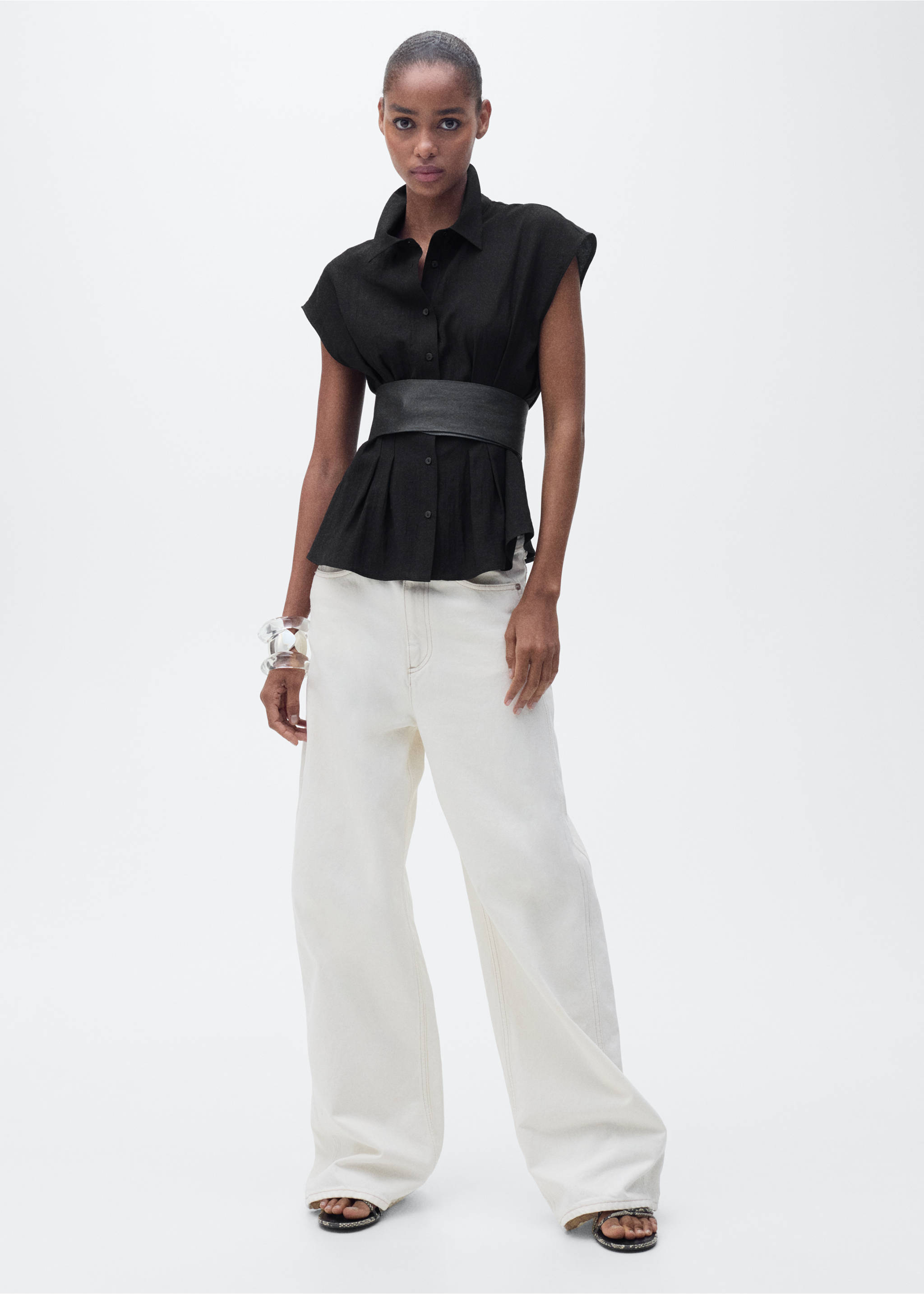 Short-sleeved pleated shirt - General plane, Black. Ref: 87027180-00.