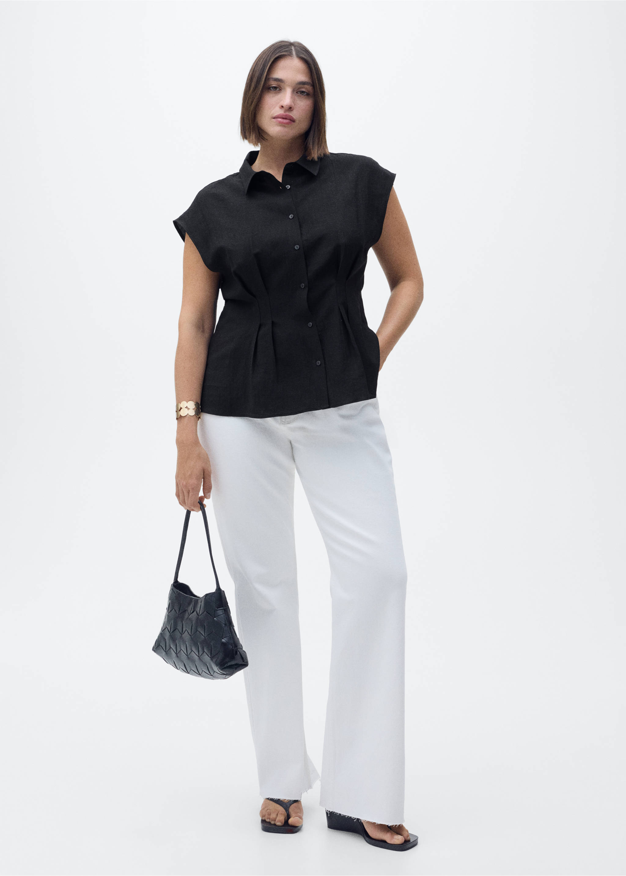 Short-sleeved pleated shirt - Details of the article 3, Black. Ref: 87027180-00.