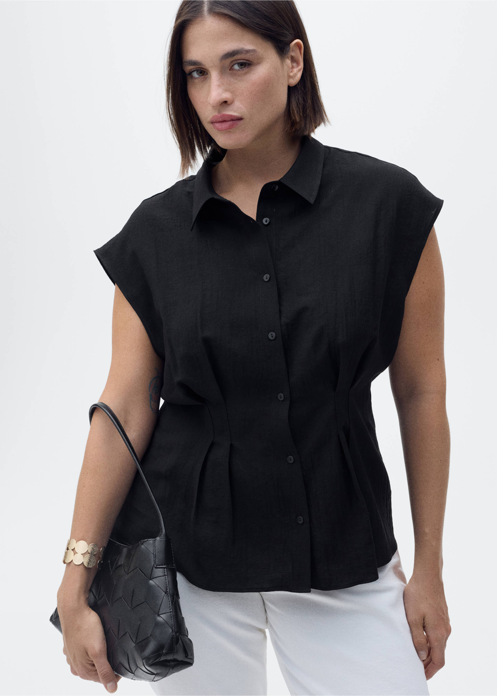 Short-sleeved pleated shirt - Details of the article 5, Black. Ref: 87027180-00.