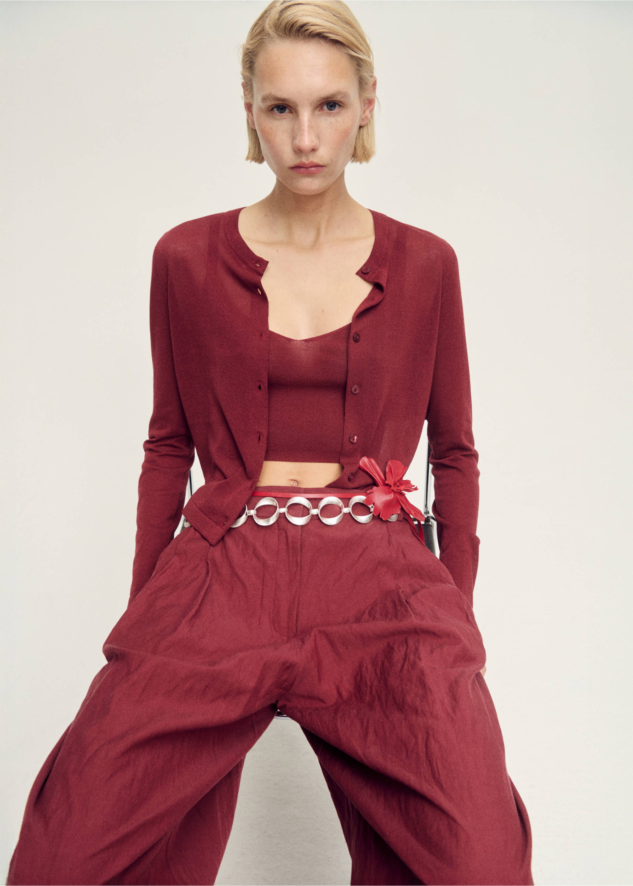 Fine-knit crop top - Details of the article 2, Burgundy. Ref: 87027190-00.