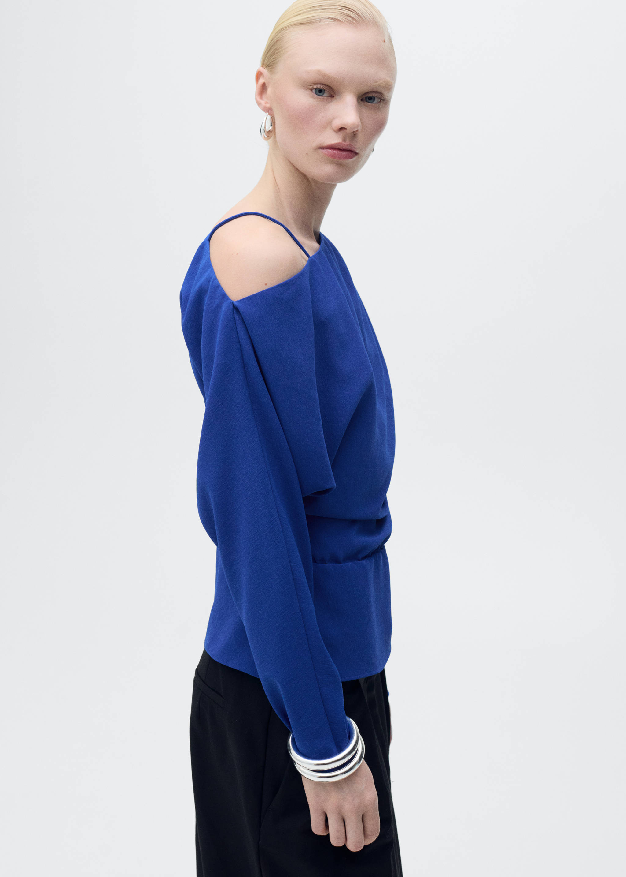 Asymmetrical gathered blouse - Details of the article 2