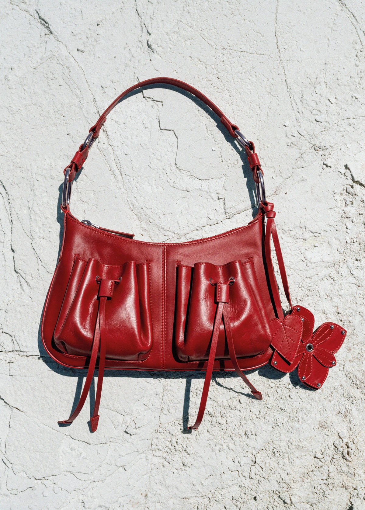 Leather shoulder bag with gathered pockets — Red