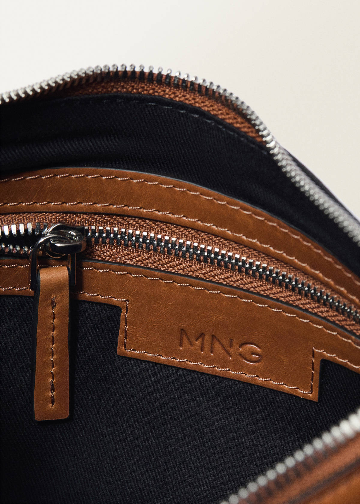 Leather shoulder bag with gathered pockets — Leather