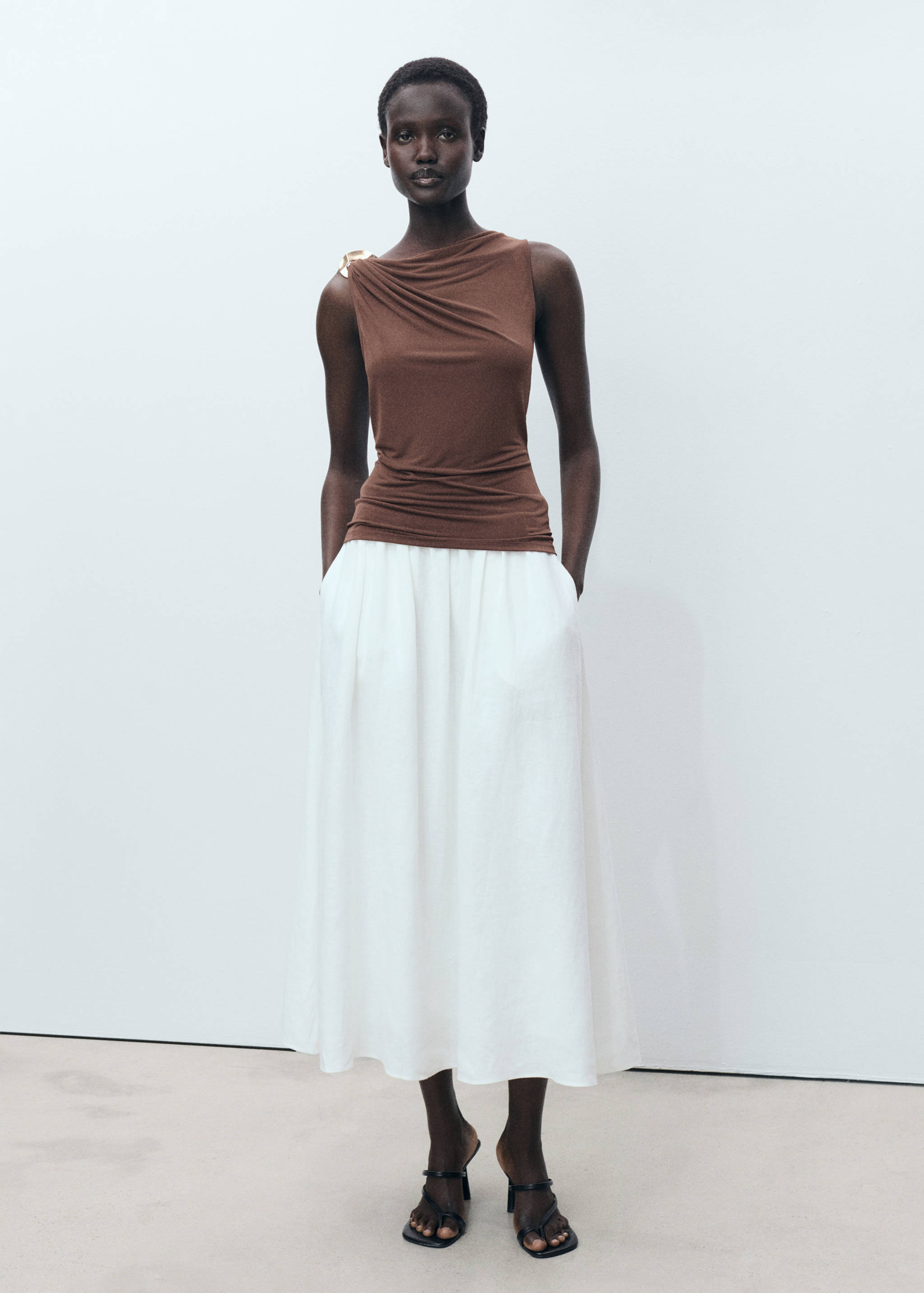 Fitted top with metallic detail - General plane