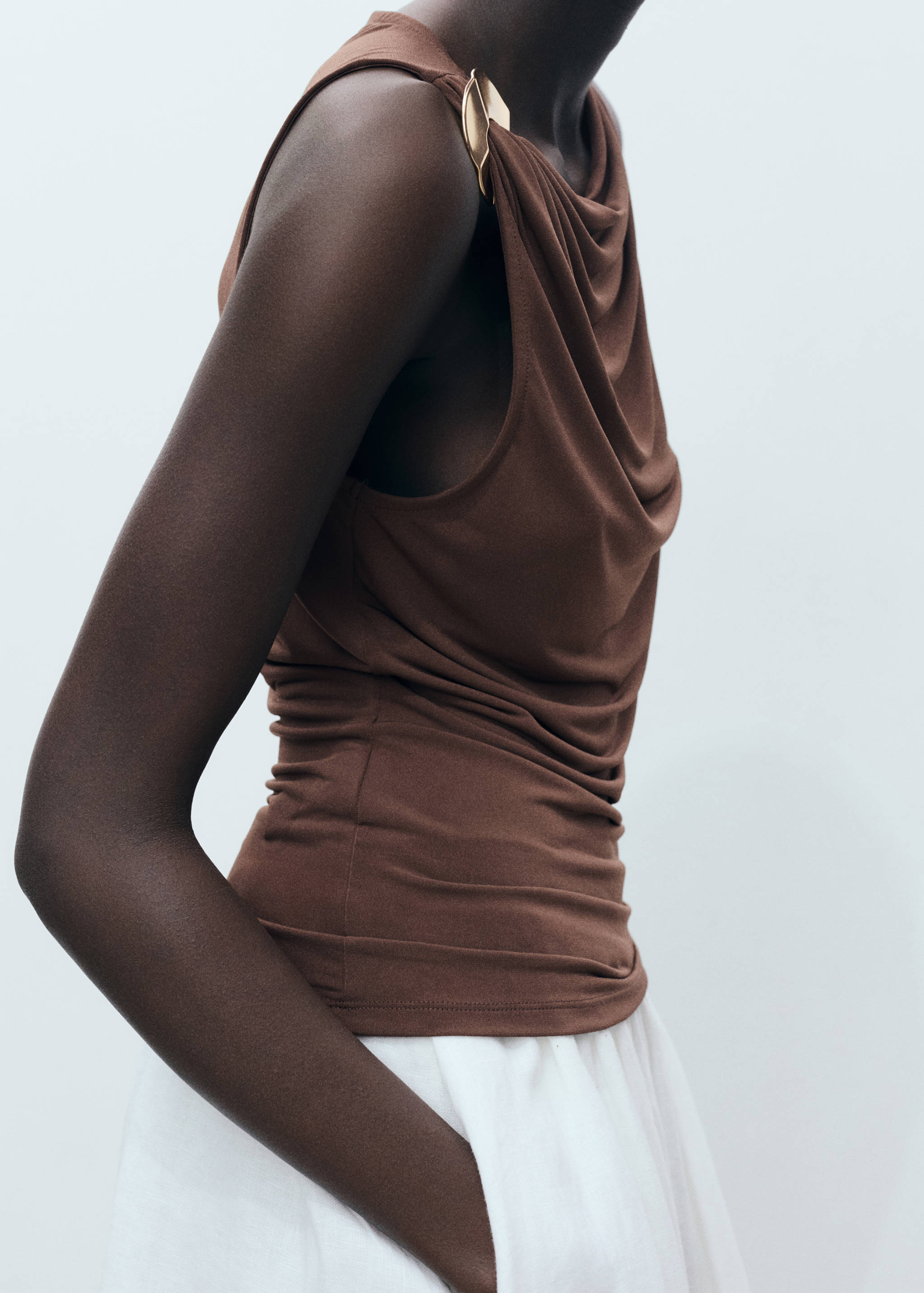 Fitted top with metallic detail - Medium plane