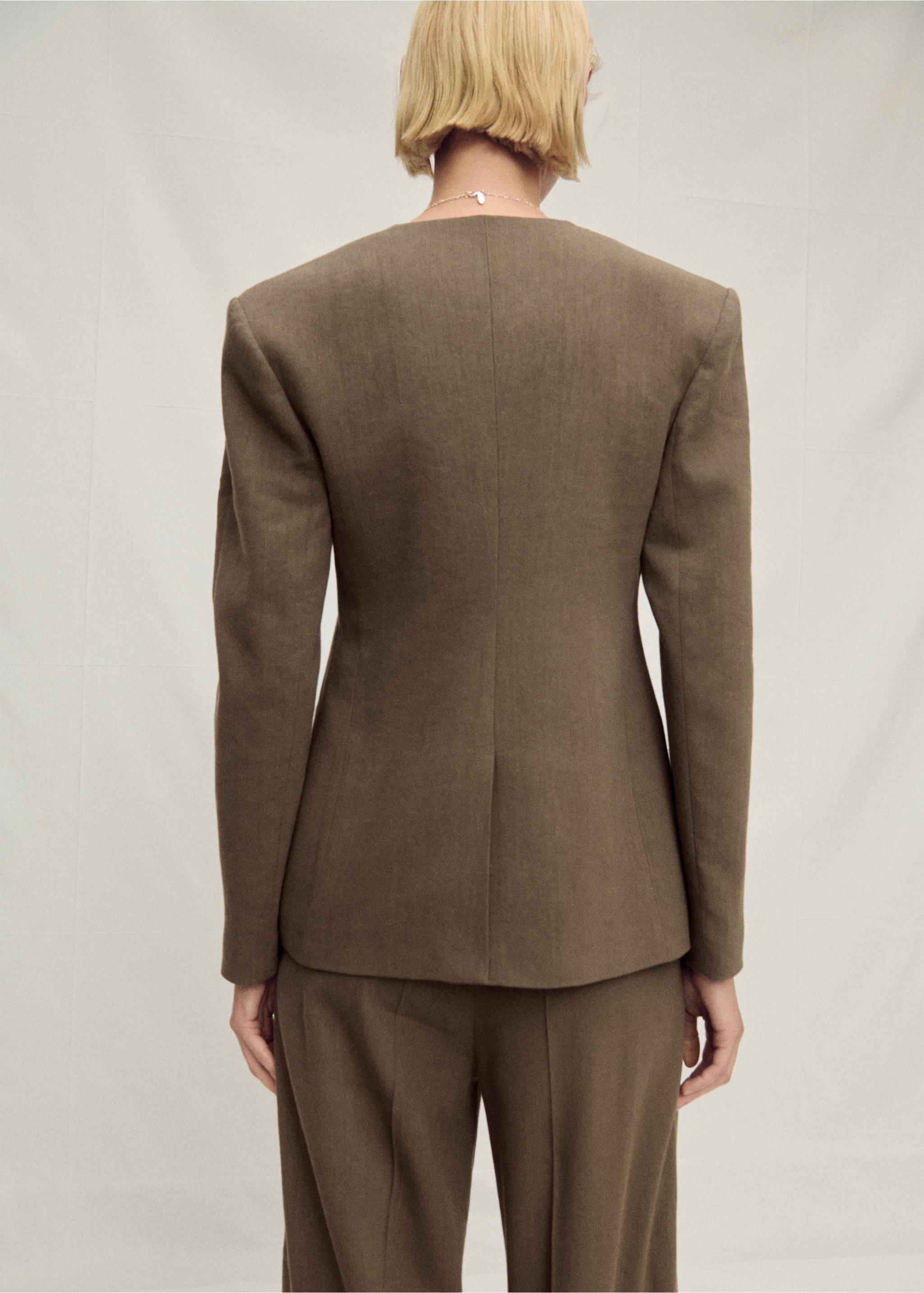 Veste tailleur lin sans manches - Verso de l’article, Kaki. Ref: 87027718-00.