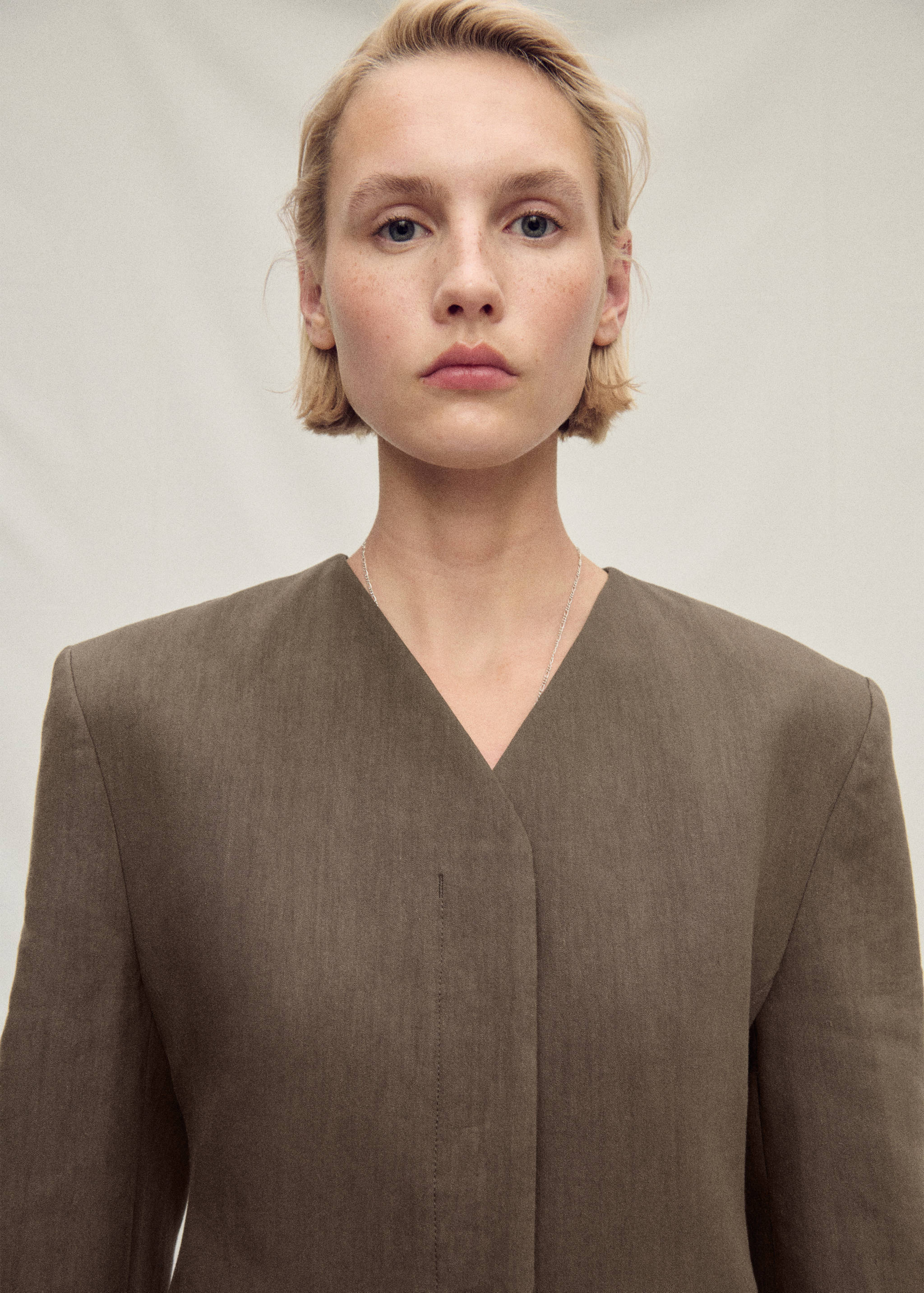 Veste tailleur lin sans manches - Détail de l'article 1