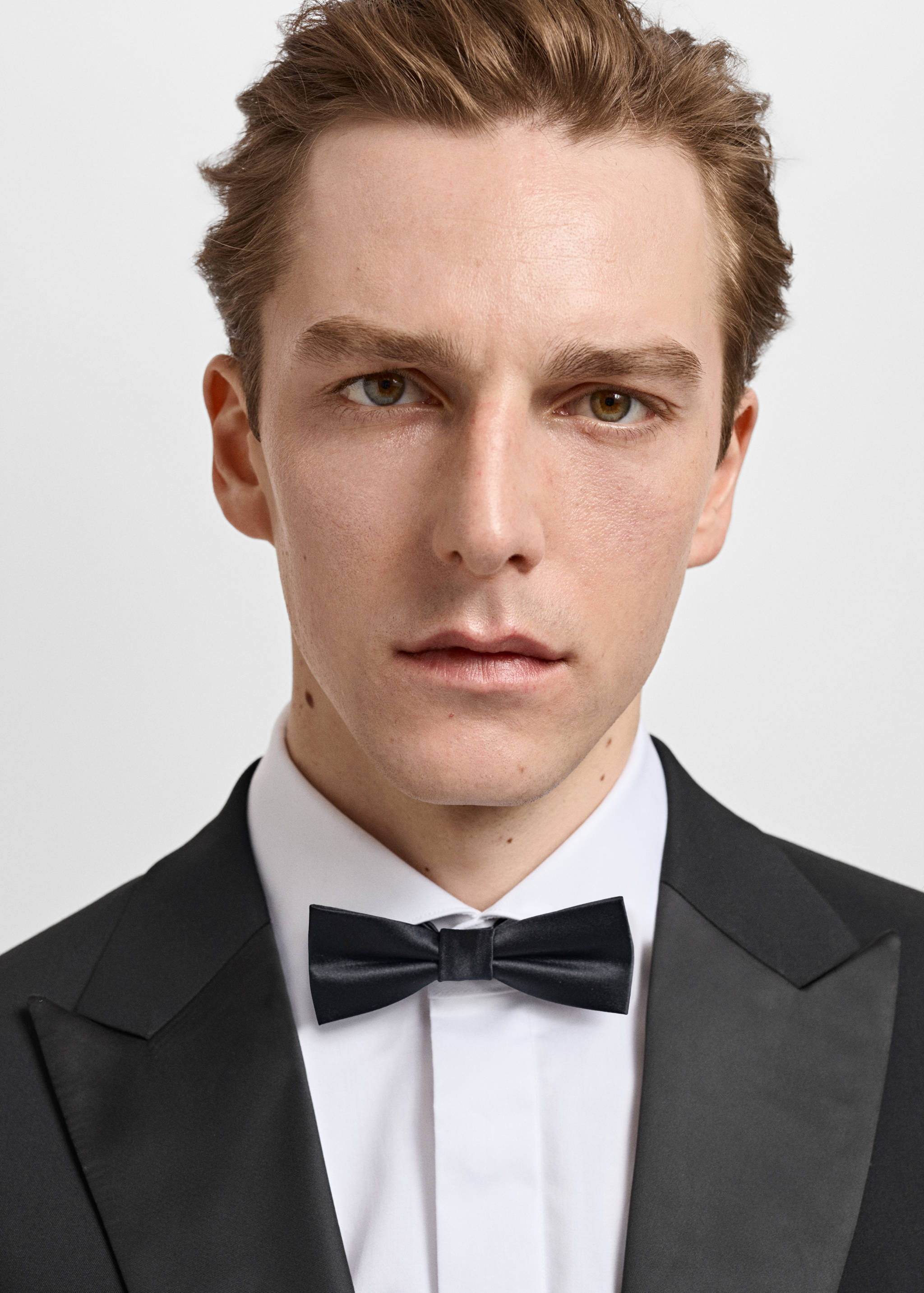 Костюмный пиджак с атласными лацканами - Деталь изделия 1