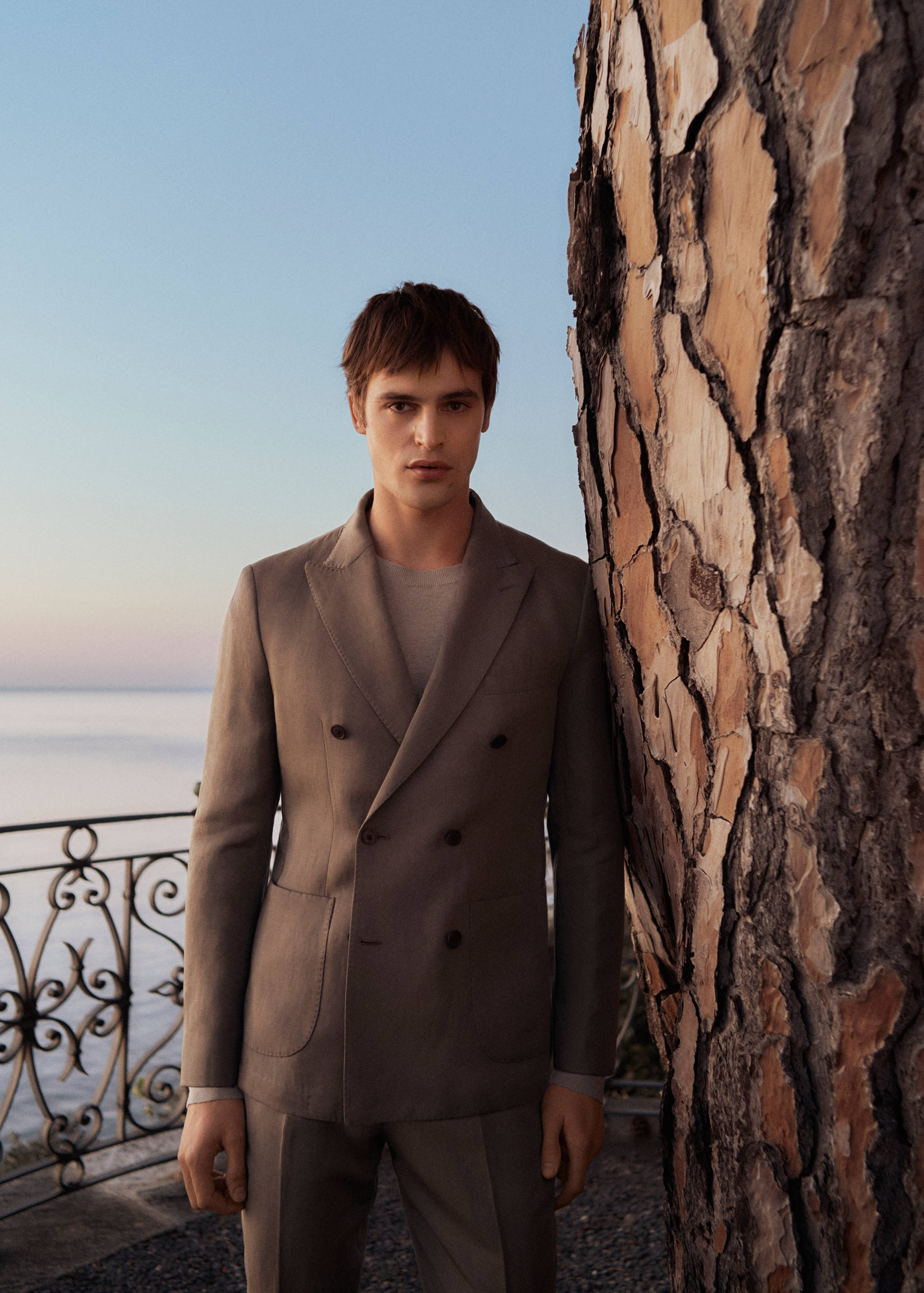 Slim-fit linen-blend double-breasted jacket - Details of the article 5