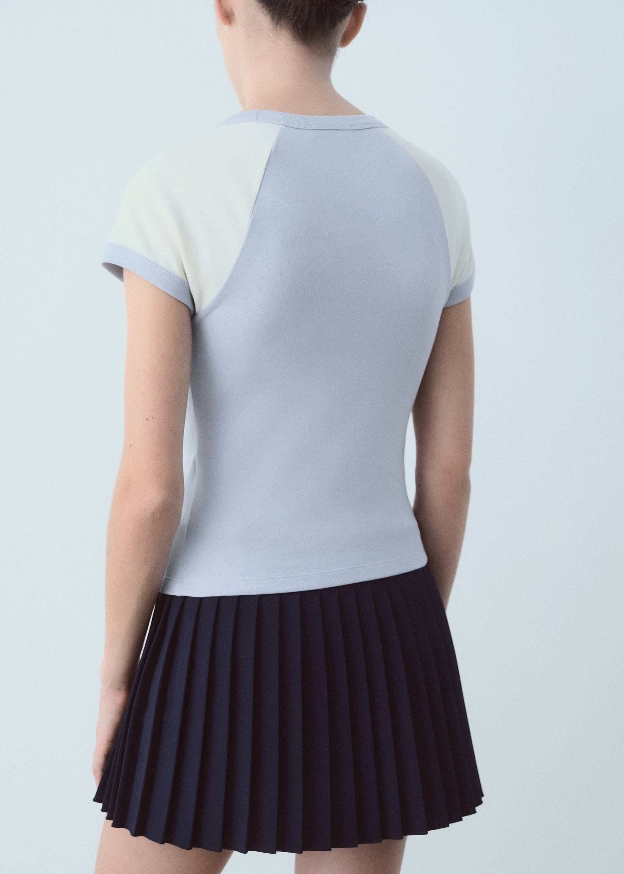 Cotton t-shirt with contrasting sleeves - Reverse of the article