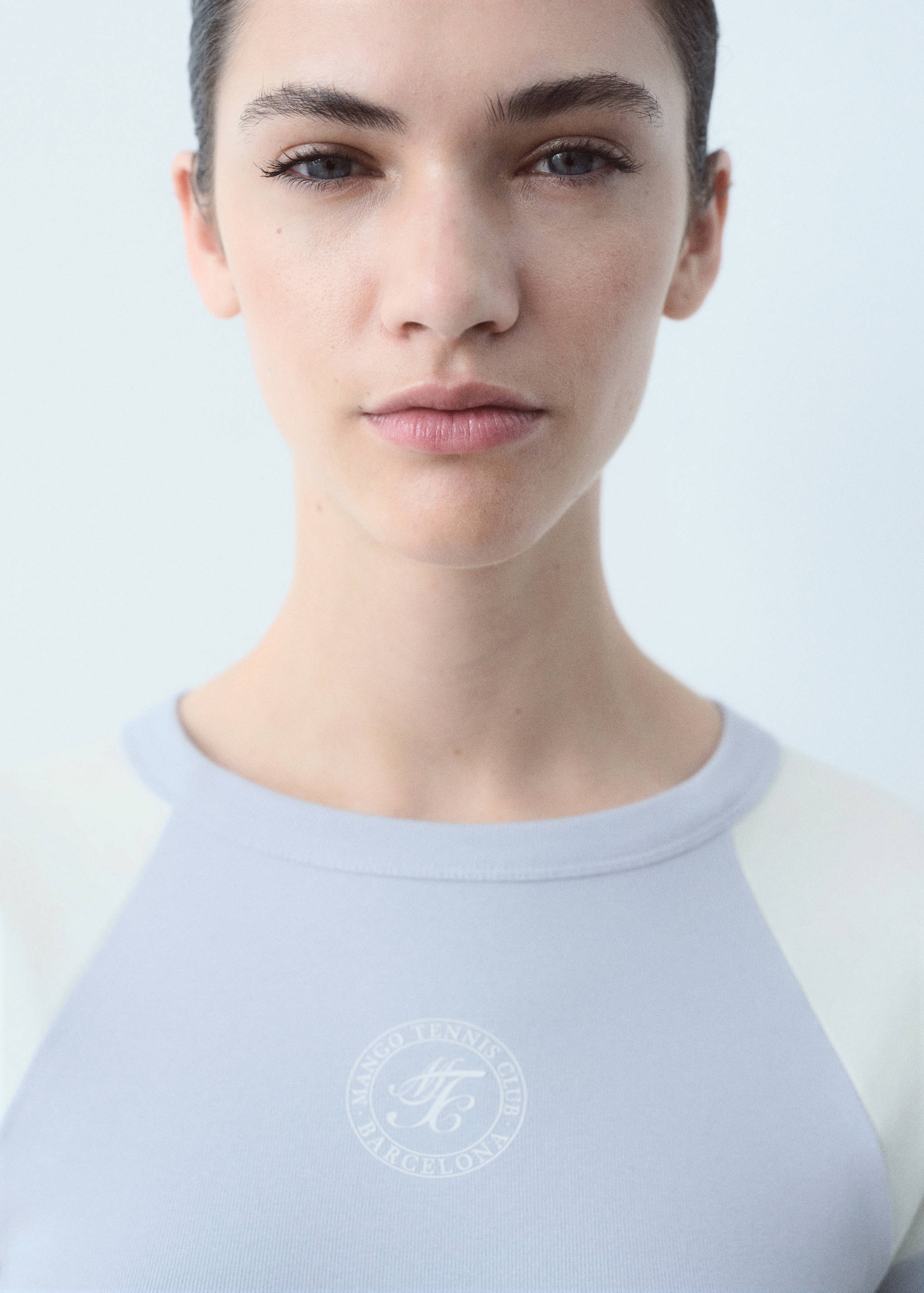 Cotton t-shirt with contrasting sleeves - Details of the article 1