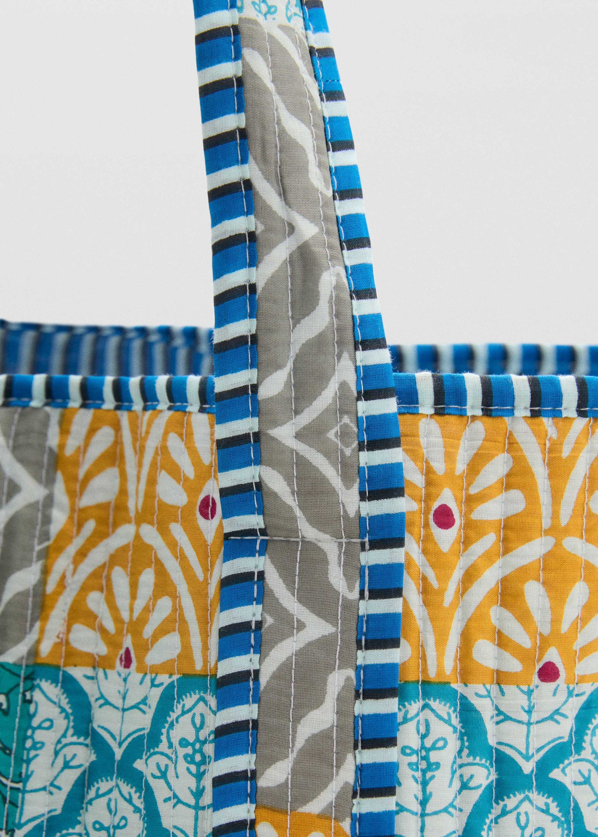 Quilted patchwork bag - Details of the article 1