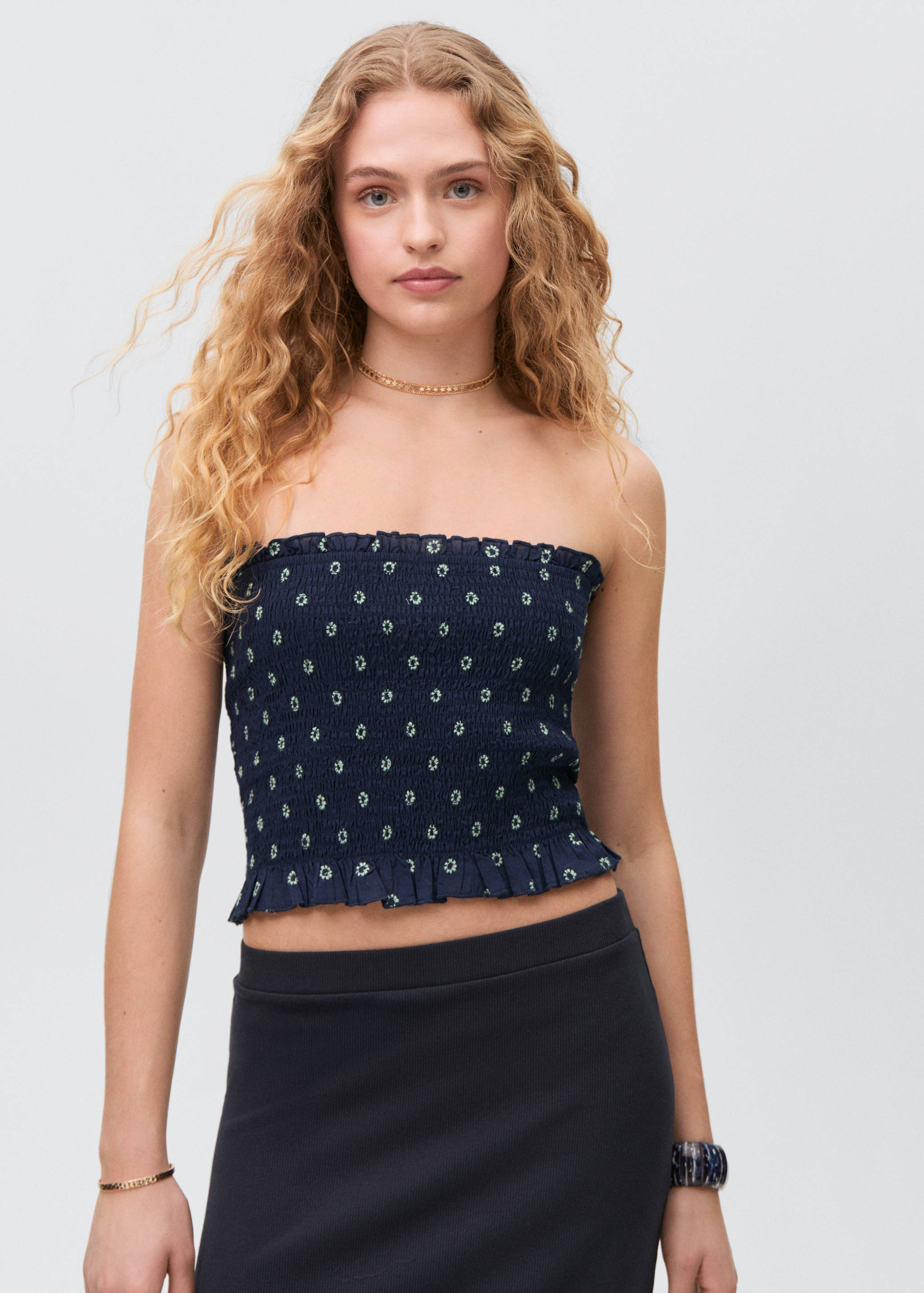 قمة مكشكشة بدون حمالات - رؤية وسط