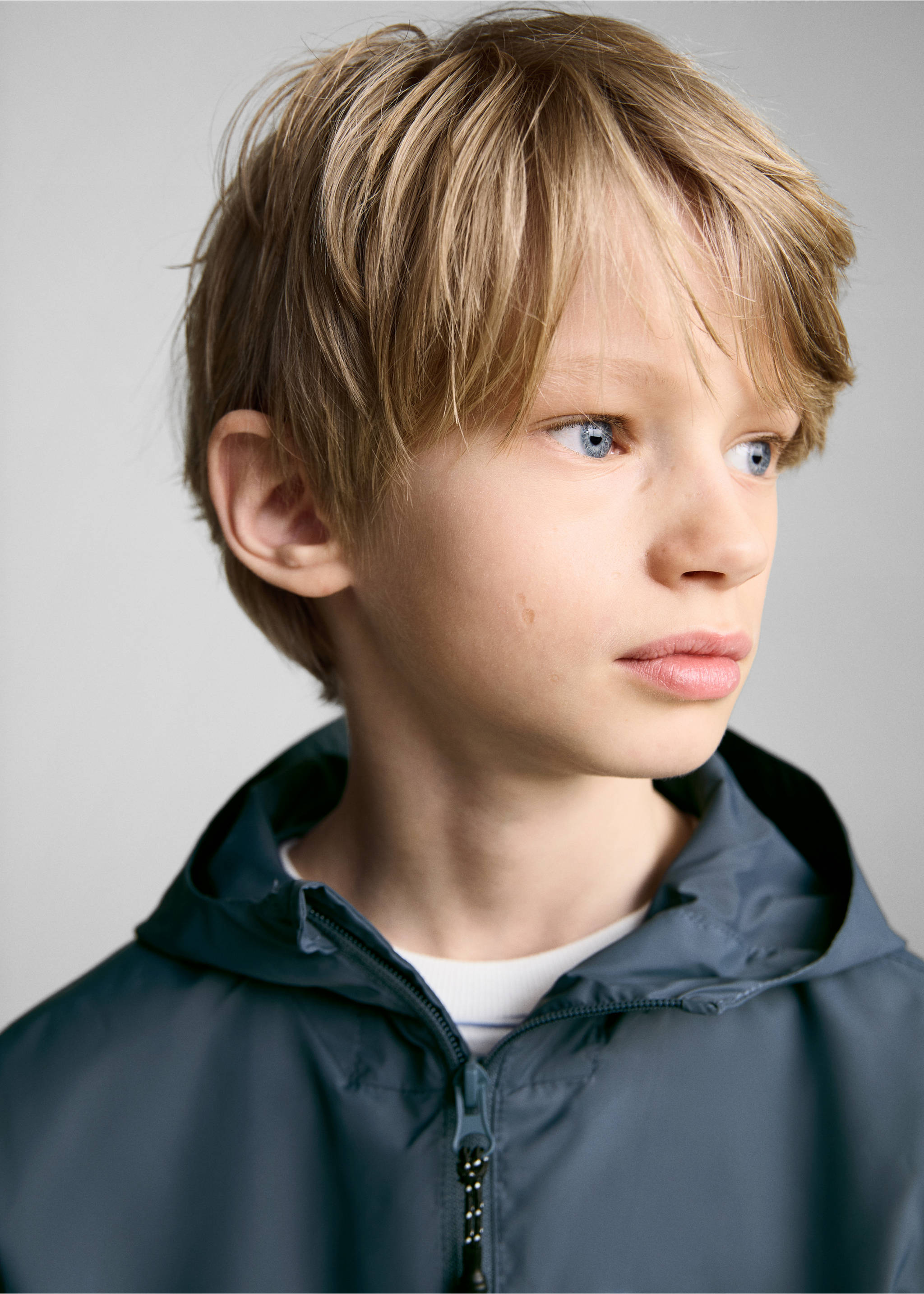 Hooded parka with pocket - Details of the article 1, Blue. Ref: 87028267-00.