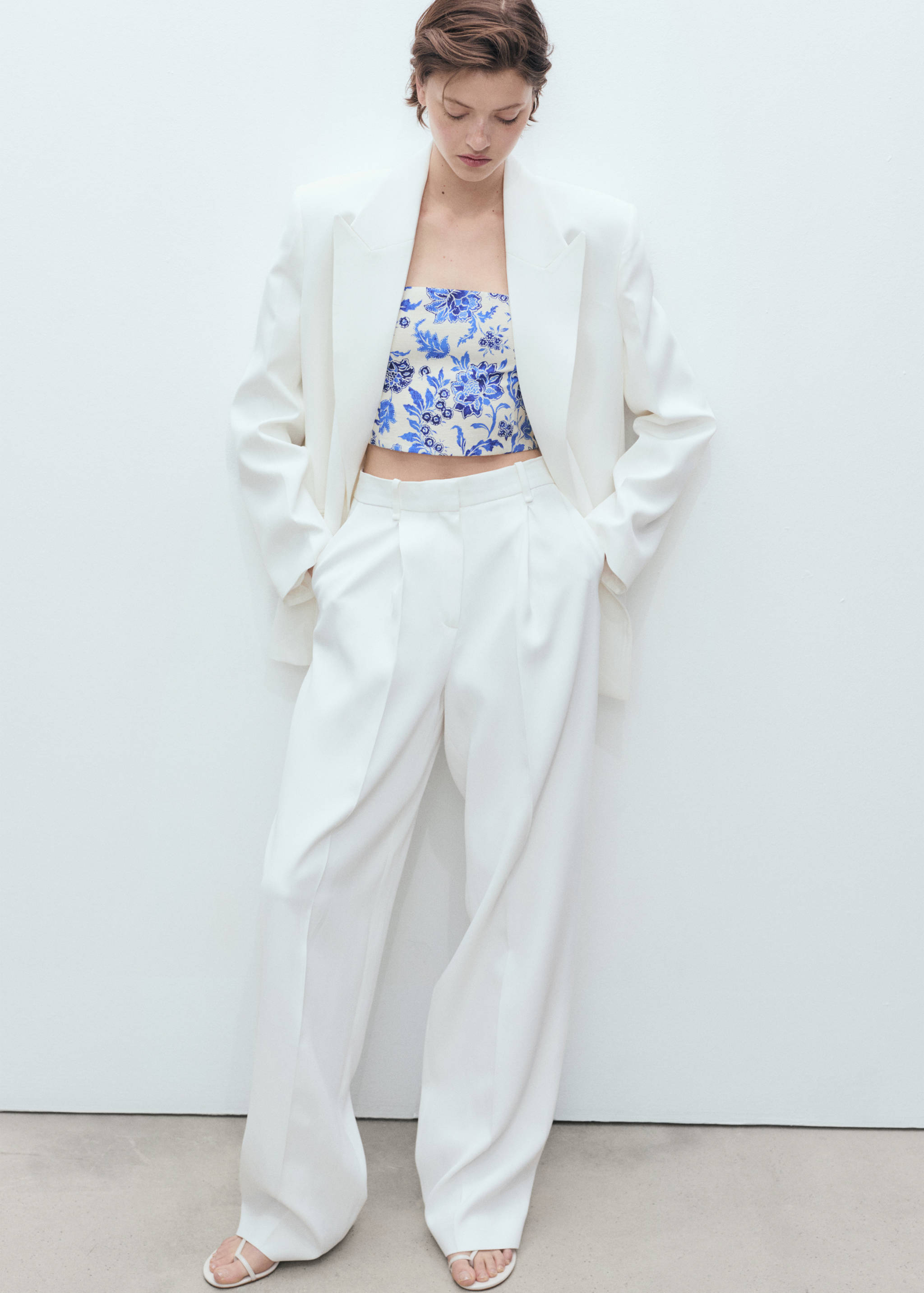 Floral crop top with low neckline - Details of the article 6